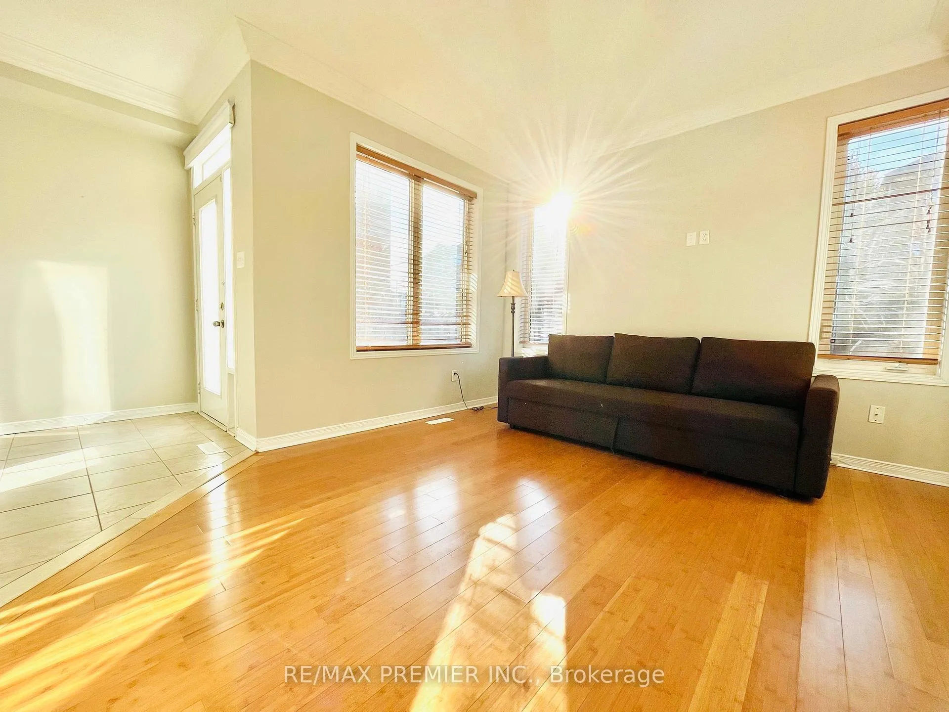 Photo 3 of 111 Catalpa Crescent, Vaughan, Patterson — HOMEH