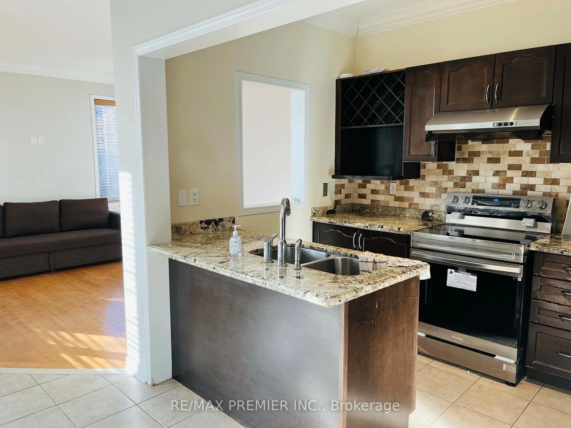 Photo 4 of 111 Catalpa Crescent, Vaughan, Patterson — HOMEH