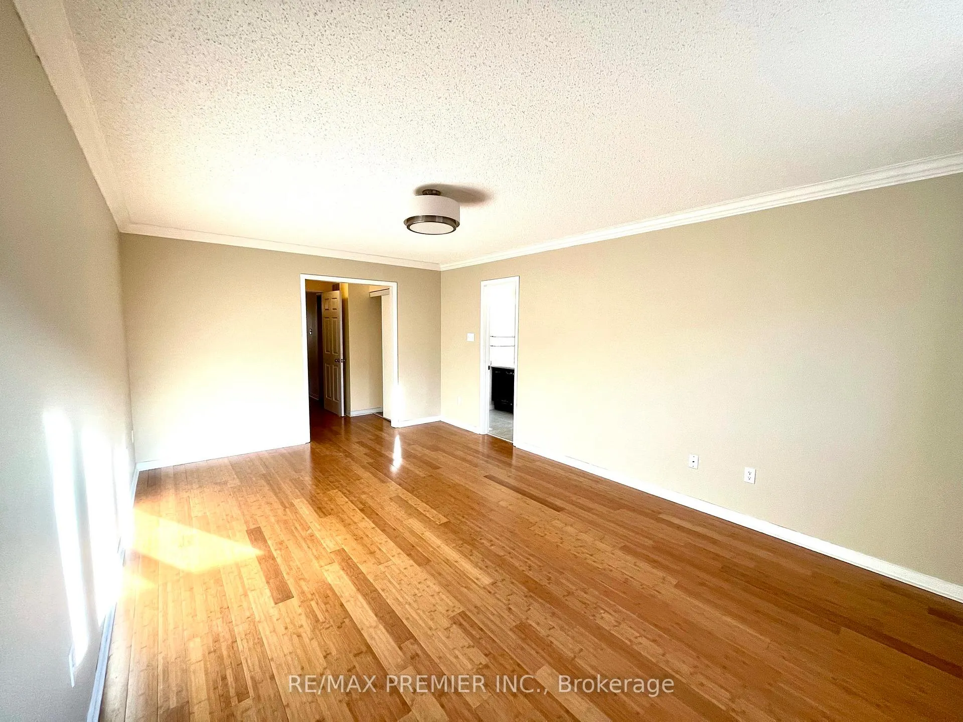 Photo 6 of 111 Catalpa Crescent, Vaughan, Patterson — HOMEH
