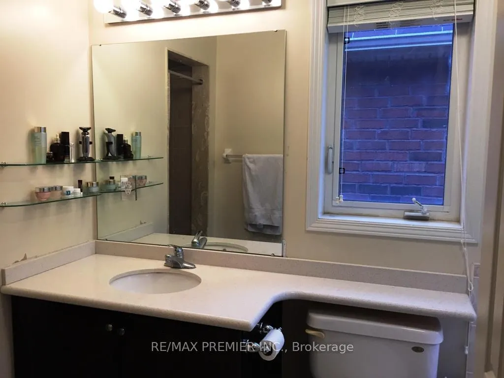 Photo 8 of 111 Catalpa Crescent, Vaughan, Patterson — HOMEH