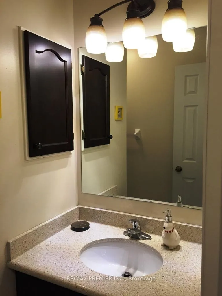 Photo 9 of 111 Catalpa Crescent, Vaughan, Patterson — HOMEH