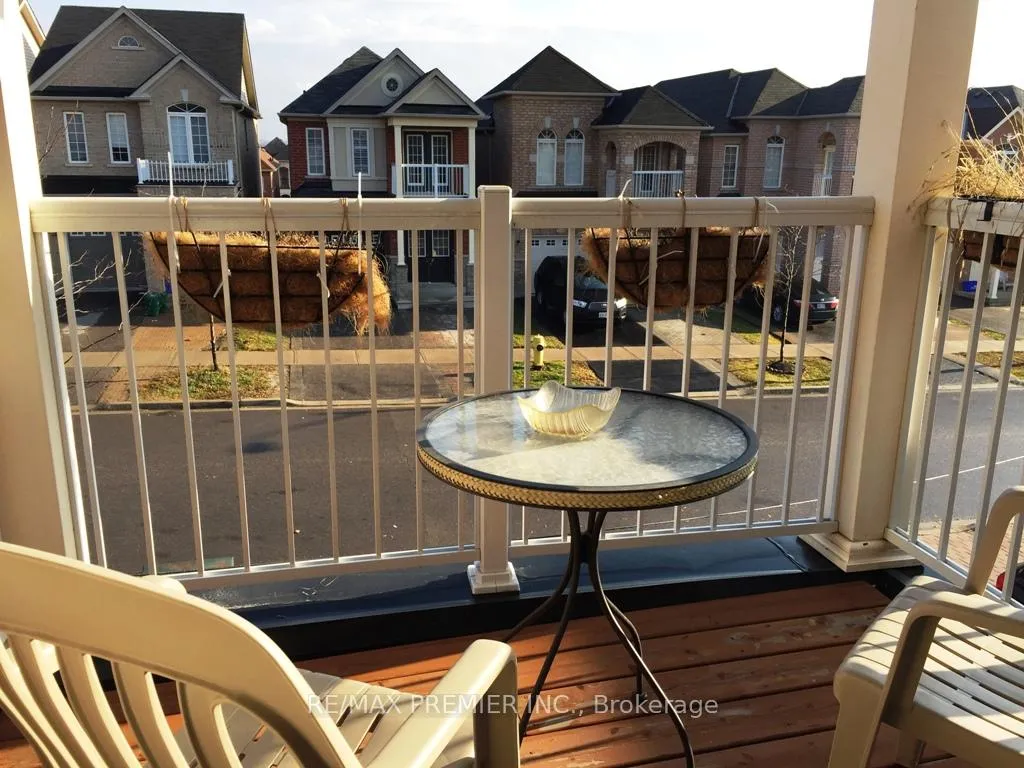 Photo 11 of 111 Catalpa Crescent, Vaughan, Patterson — HOMEH