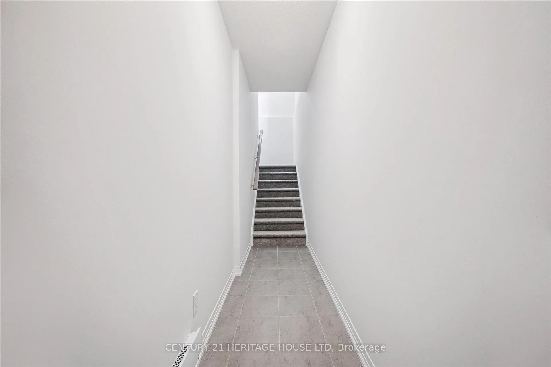 Photo 4 of Unit C062, 525 Erinbrook Drive, Kitchener, Laurentian Hills/Country Hills W — HOMEH