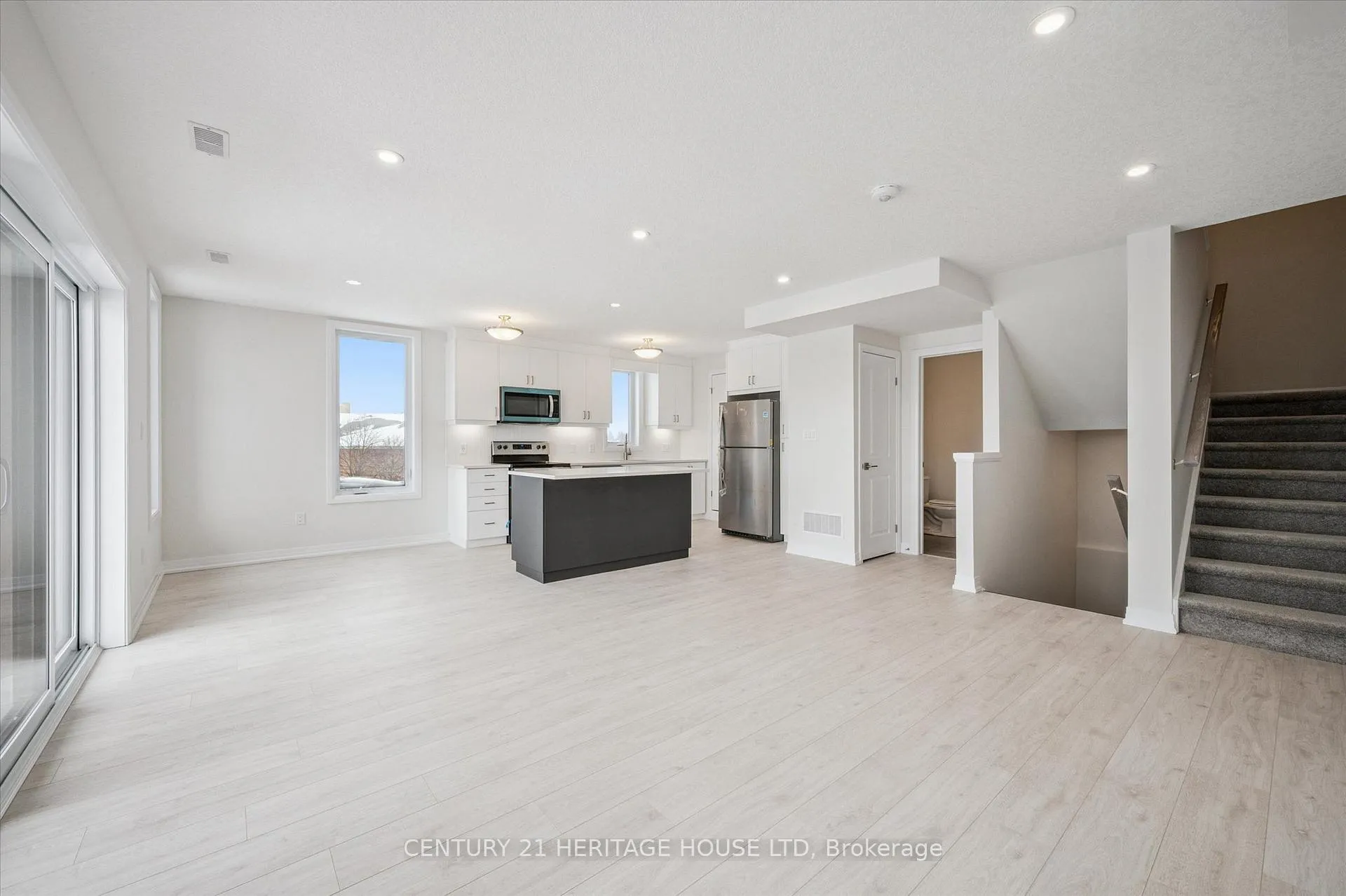Photo 5 of Unit C062, 525 Erinbrook Drive, Kitchener, Laurentian Hills/Country Hills W — HOMEH