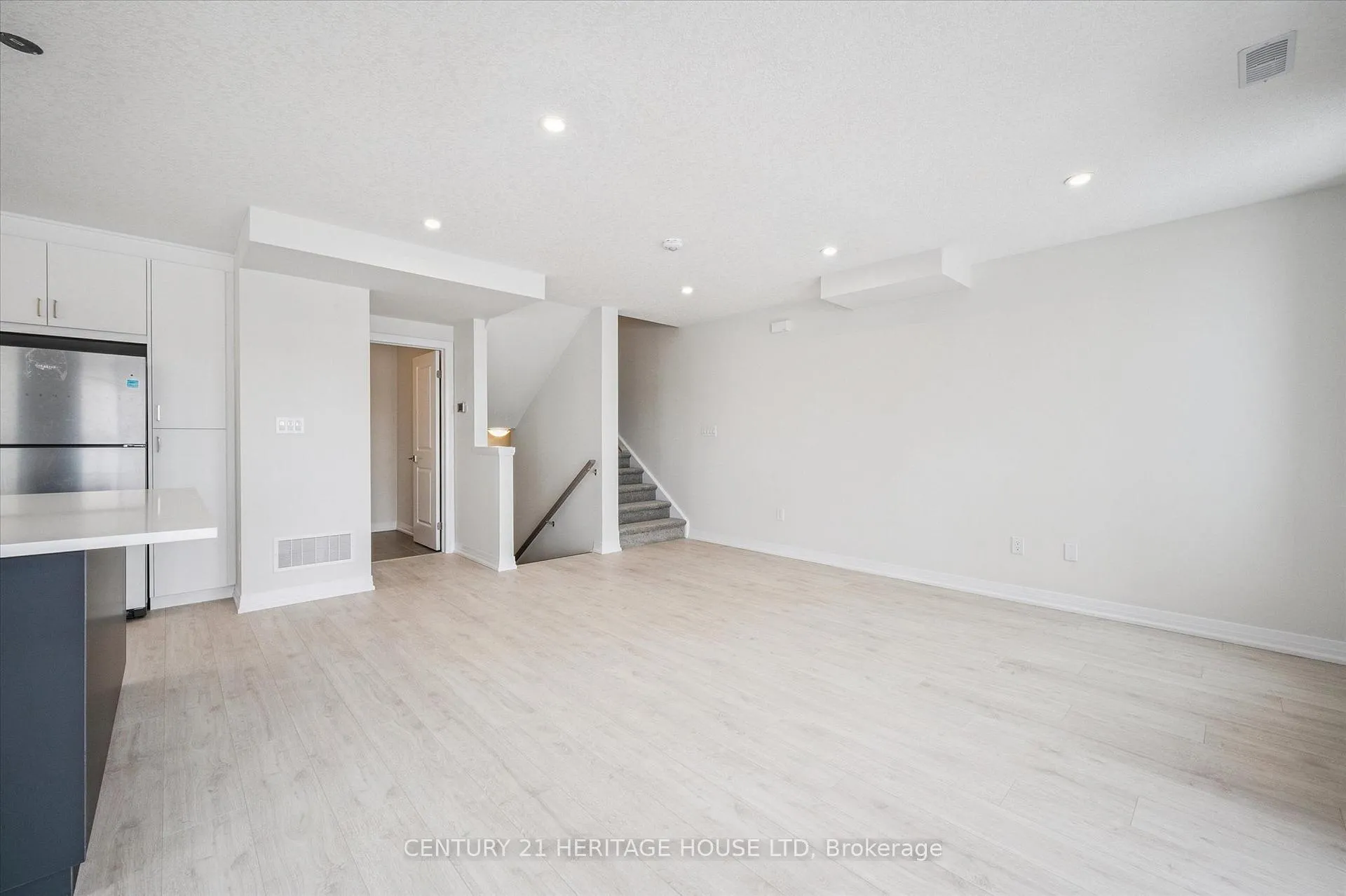 Photo 6 of Unit C062, 525 Erinbrook Drive, Kitchener, Laurentian Hills/Country Hills W — HOMEH