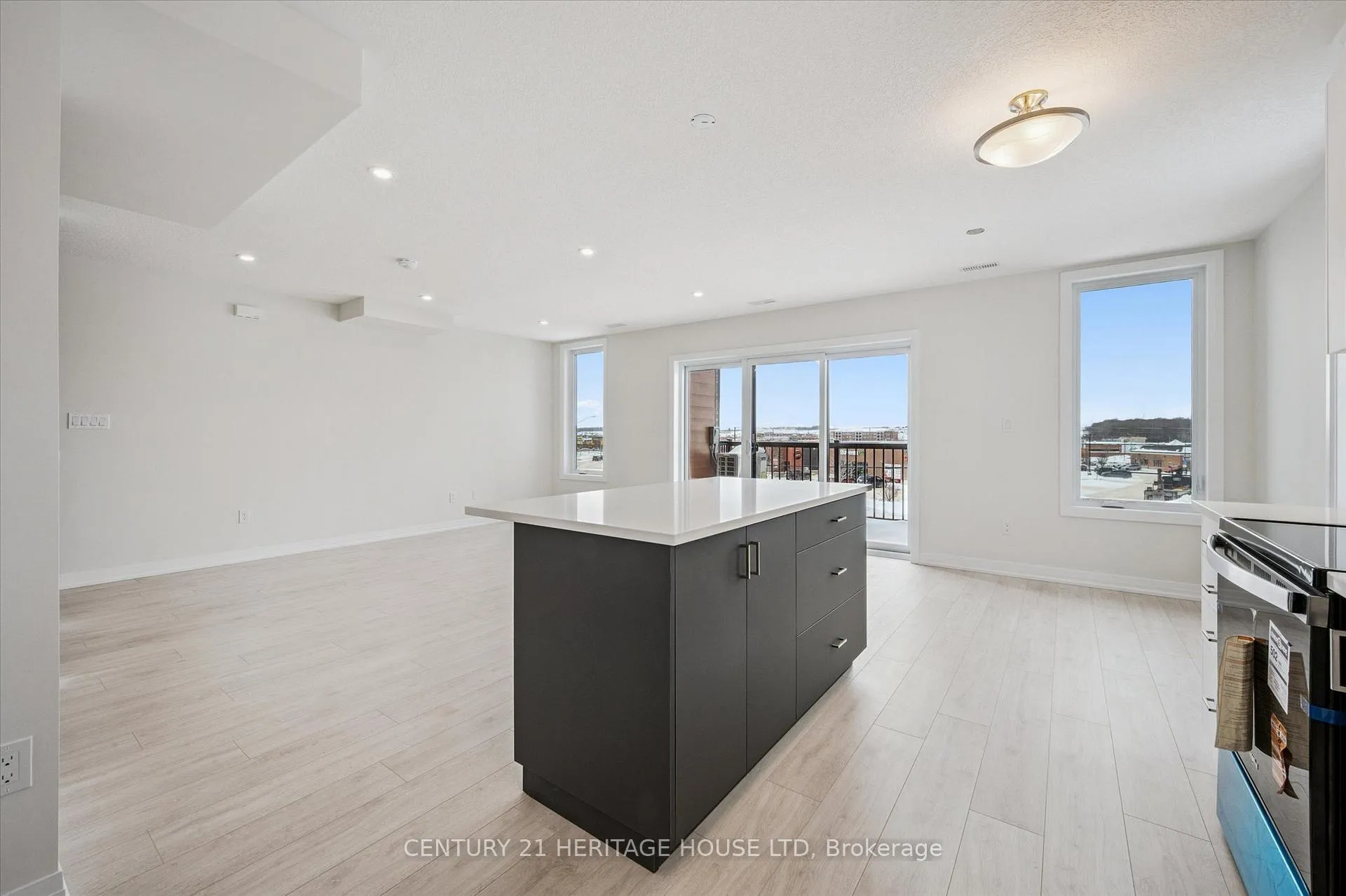 Photo 9 of Unit C062, 525 Erinbrook Drive, Kitchener, Laurentian Hills/Country Hills W — HOMEH