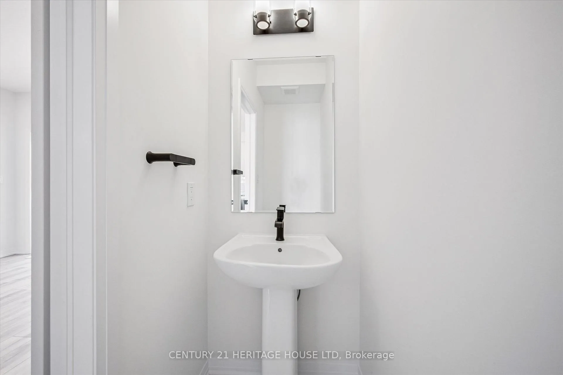 Photo 10 of Unit C061, 525 Erinbrook Drive, Kitchener — HOMEH
