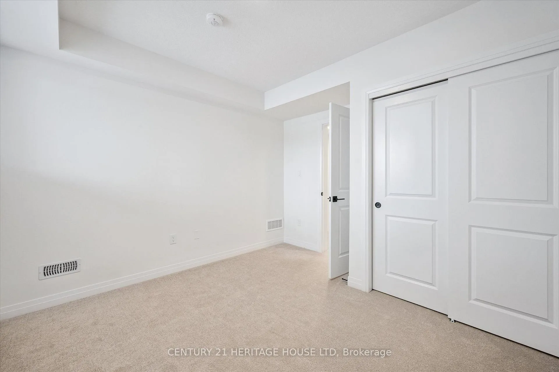 Photo 12 of Unit C061, 525 Erinbrook Drive, Kitchener — HOMEH