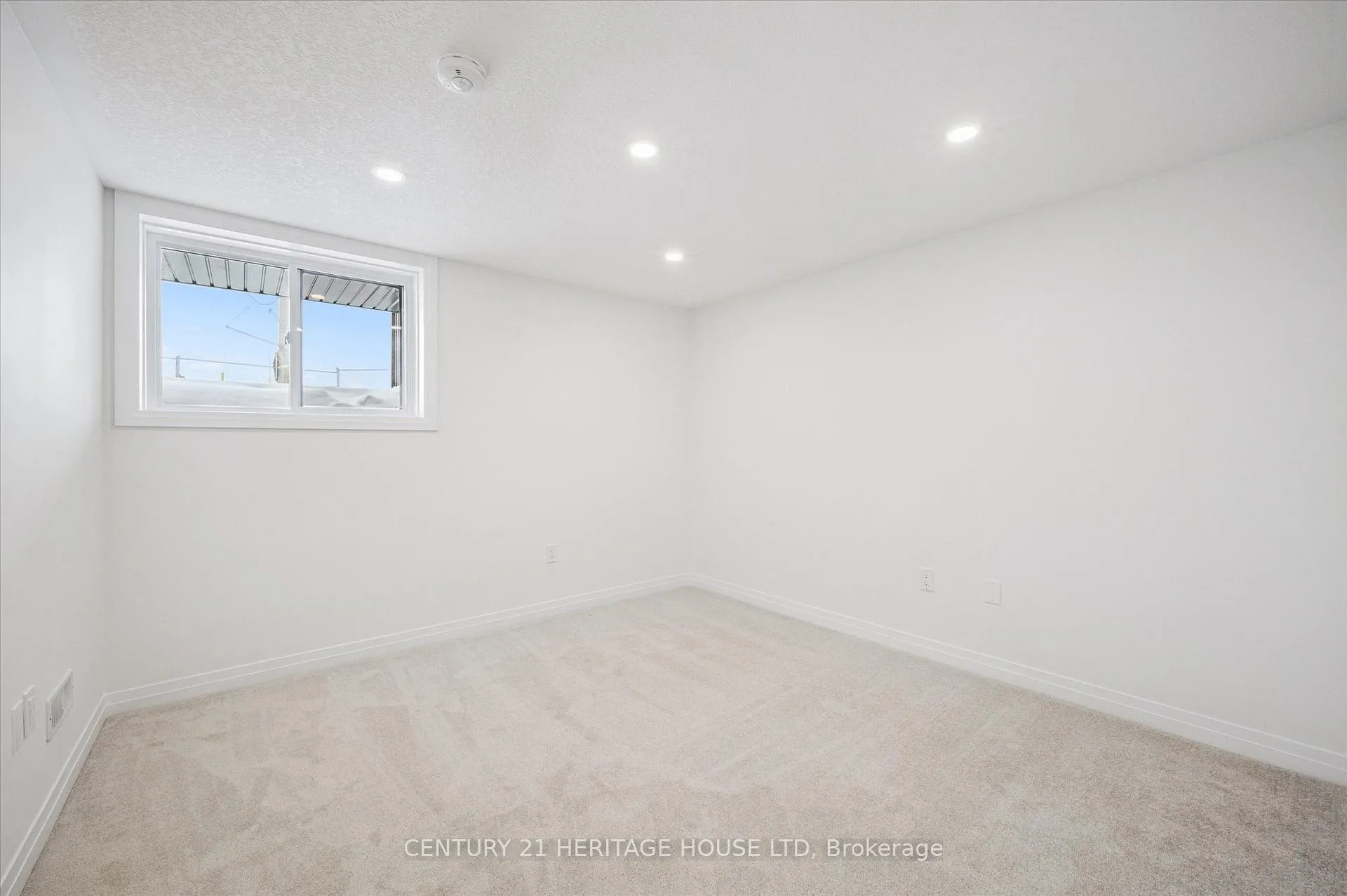 Photo 13 of Unit C061, 525 Erinbrook Drive, Kitchener — HOMEH