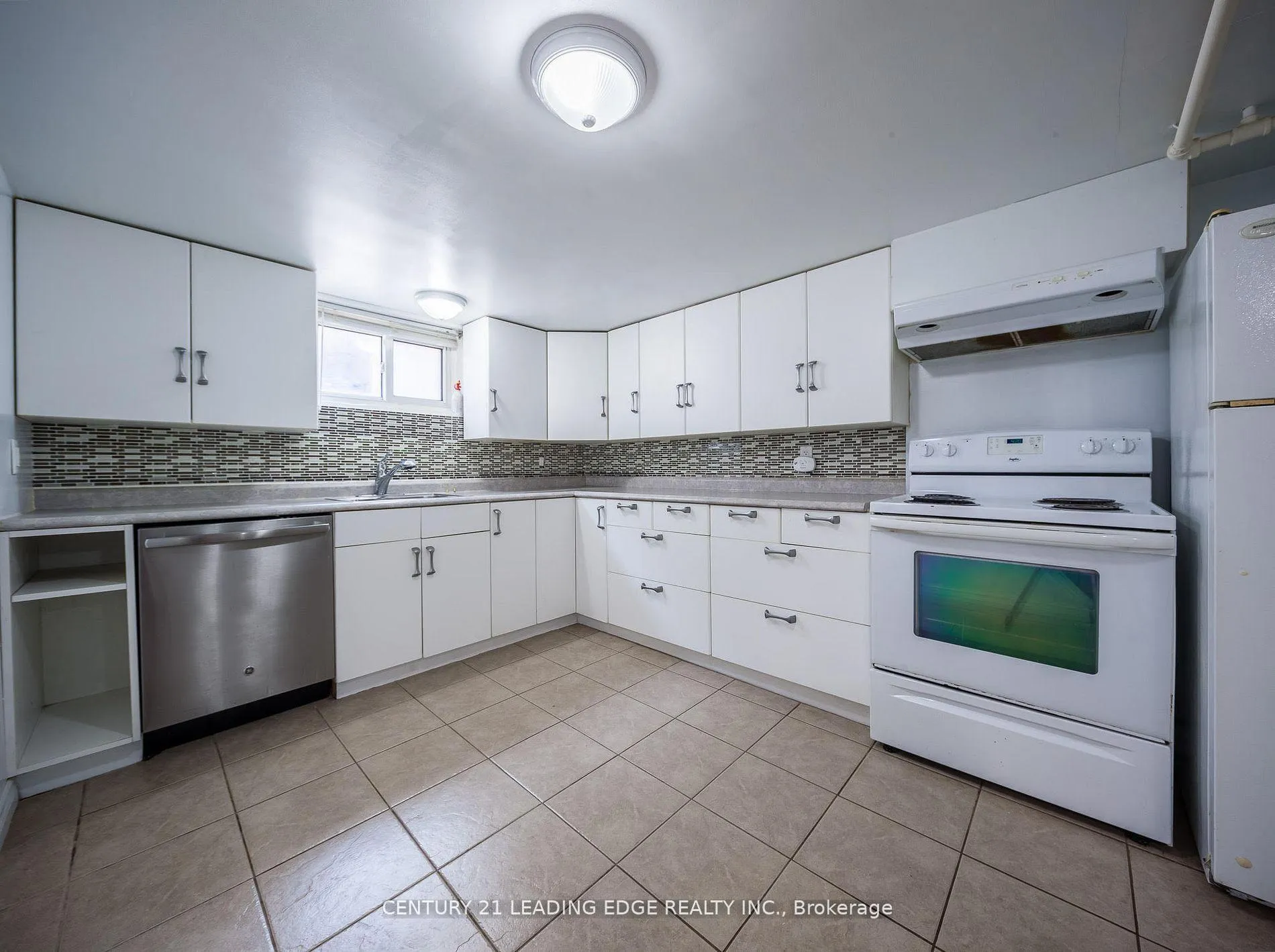 Photo 3 of Unit LOWER, 84 Central Park Boulevard N, Oshawa, O'Neill — HOMEH