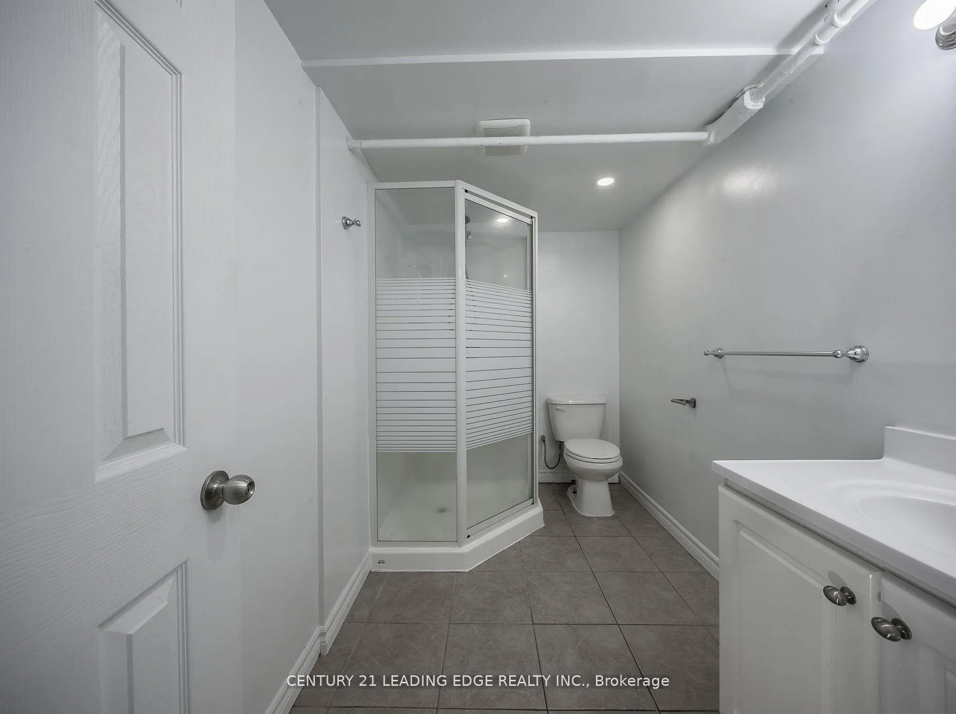 Photo 4 of Unit LOWER, 84 Central Park Boulevard N, Oshawa, O'Neill — HOMEH