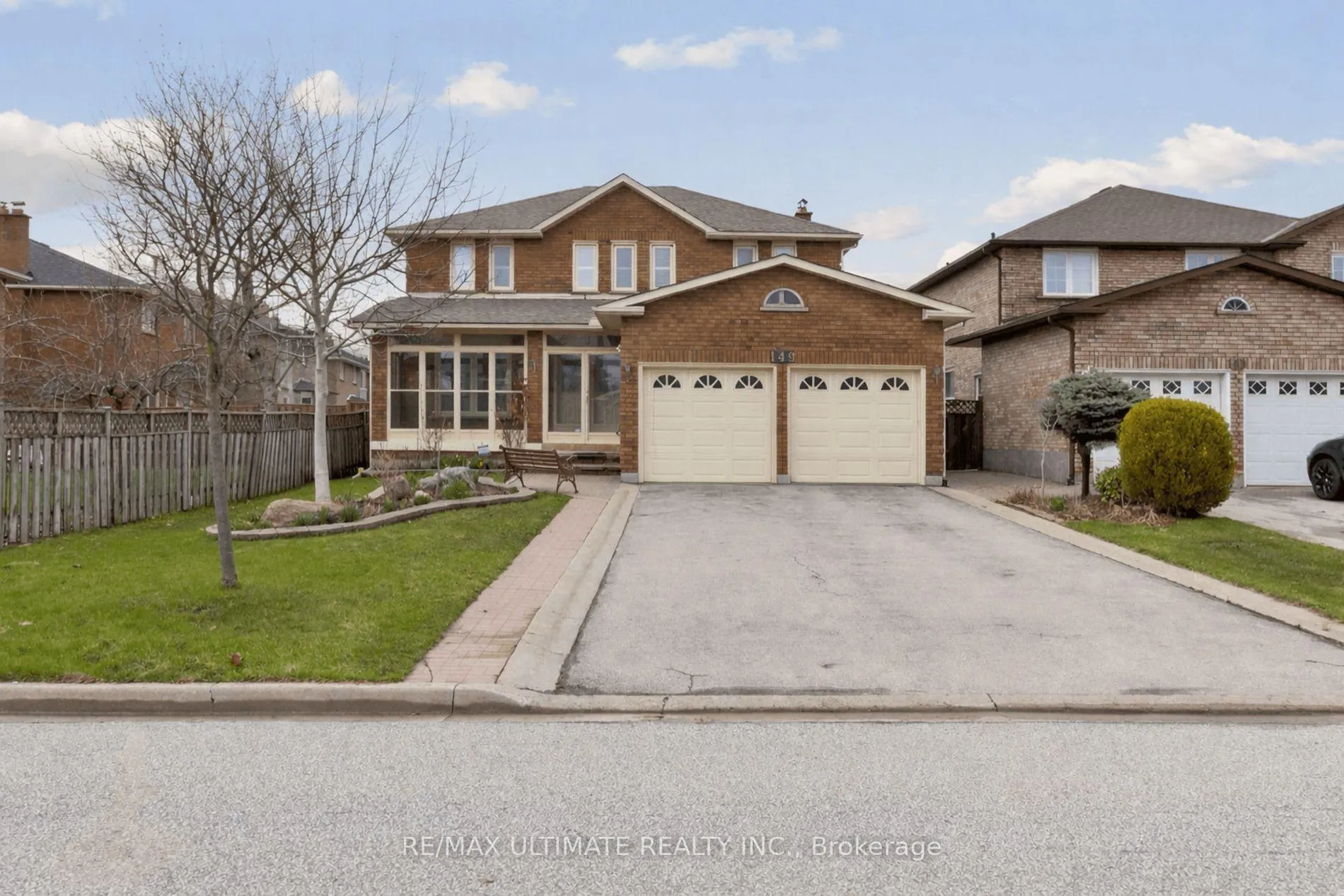 Photo 1 of 149 Castlehill Road, Vaughan, Maple — HOMEH