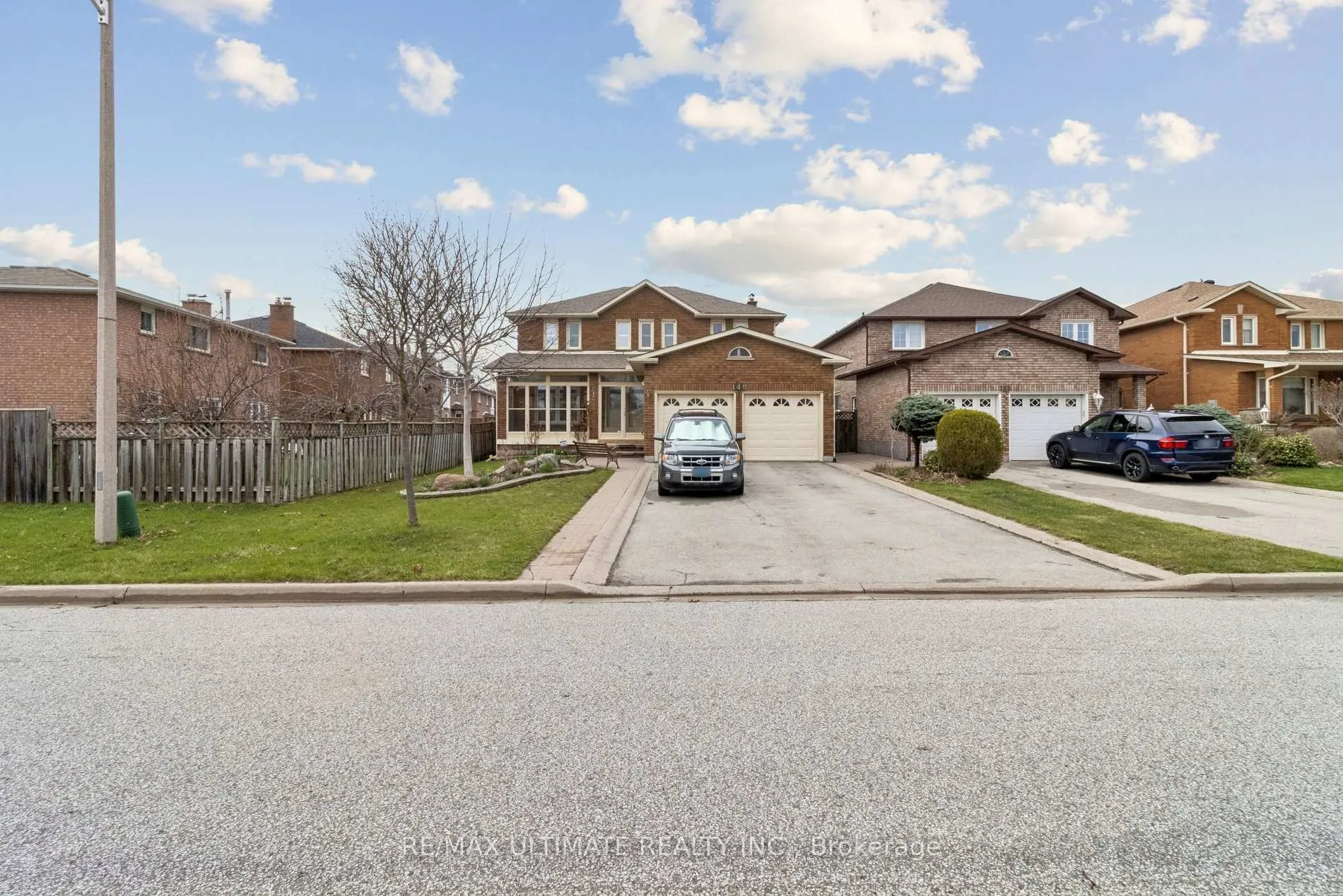 Photo 2 of 149 Castlehill Road, Vaughan, Maple — HOMEH