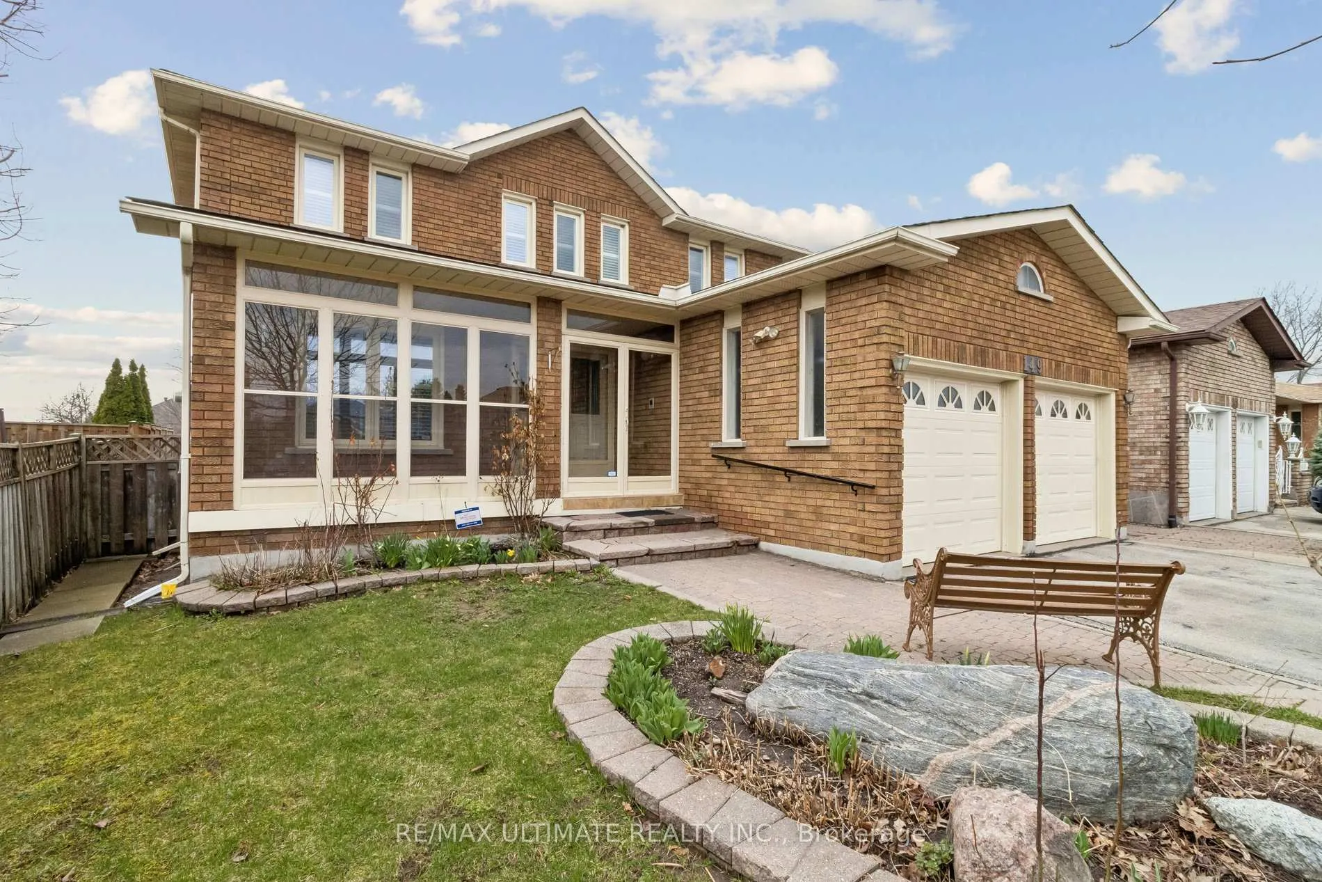Photo 3 of 149 Castlehill Road, Vaughan, Maple — HOMEH