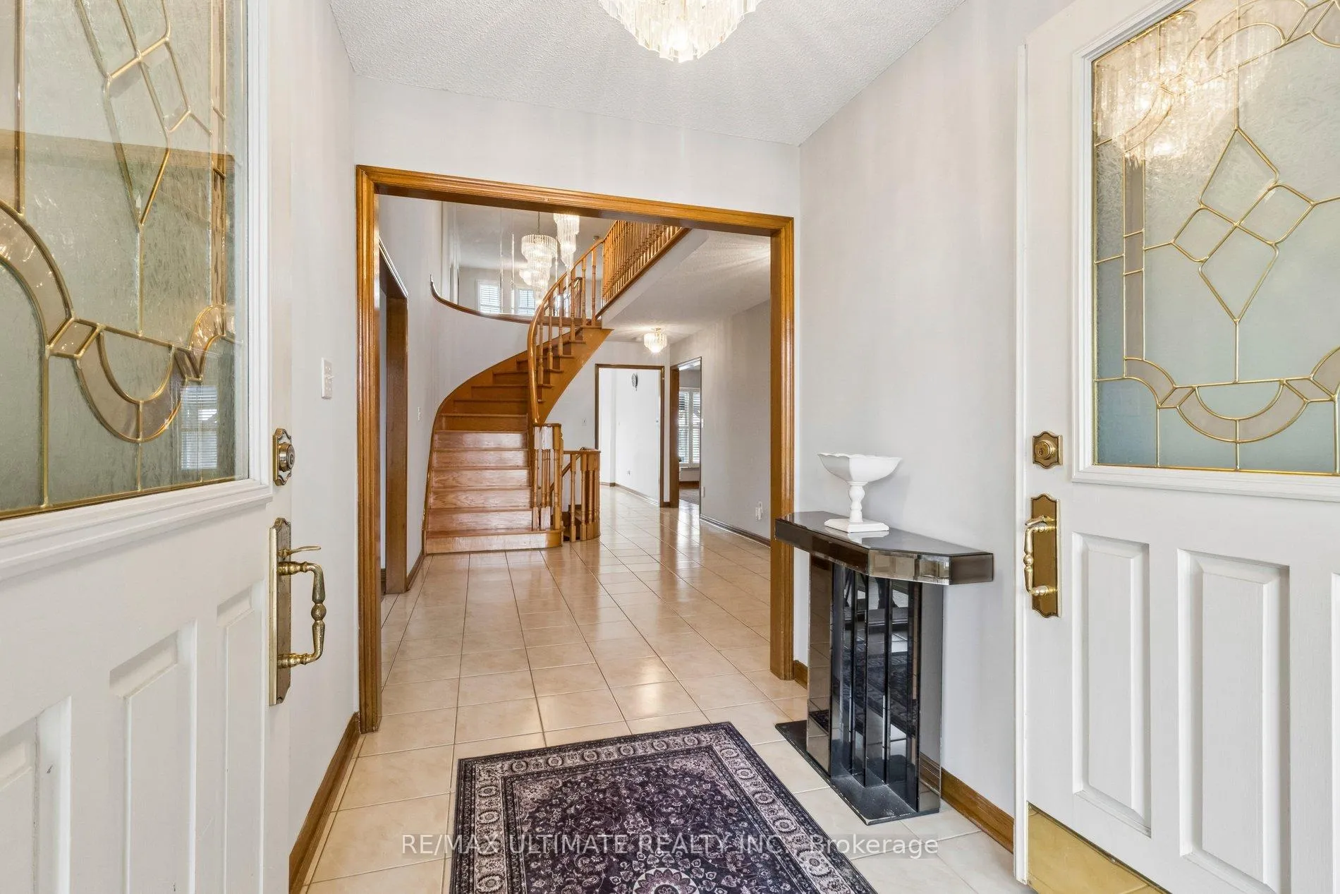 Photo 5 of 149 Castlehill Road, Vaughan, Maple — HOMEH