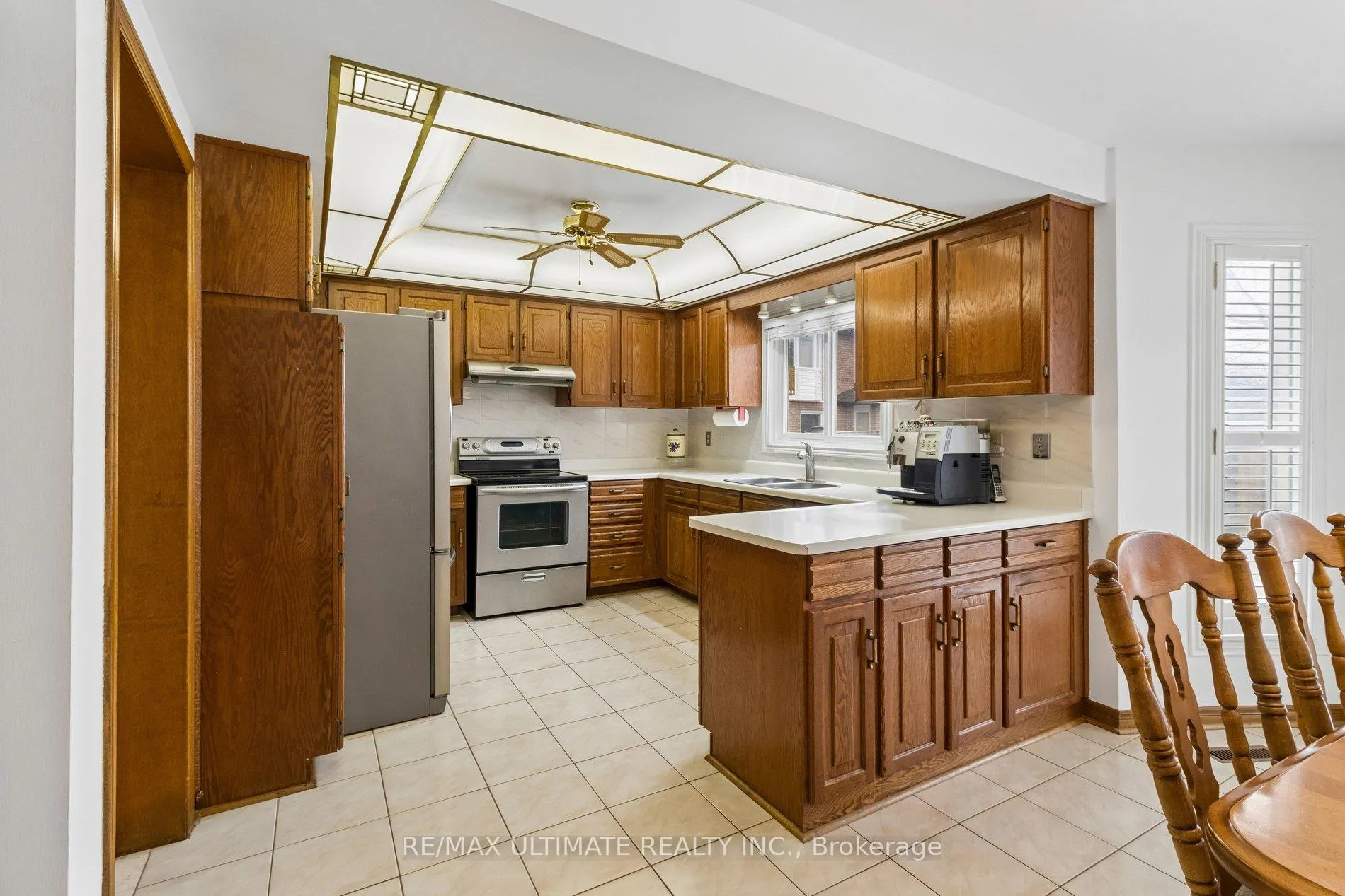Photo 9 of 149 Castlehill Road, Vaughan, Maple — HOMEH