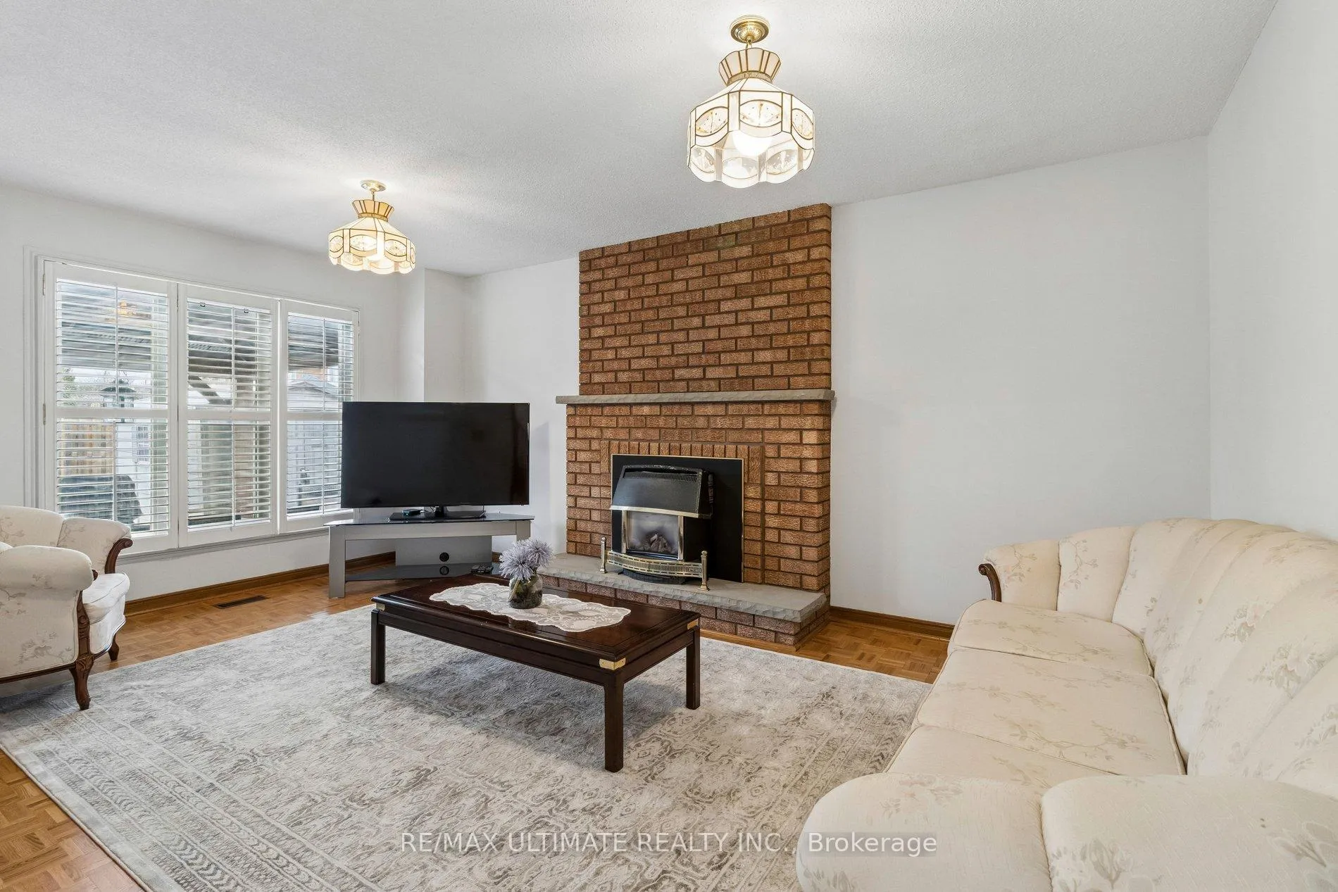 Photo 11 of 149 Castlehill Road, Vaughan, Maple — HOMEH