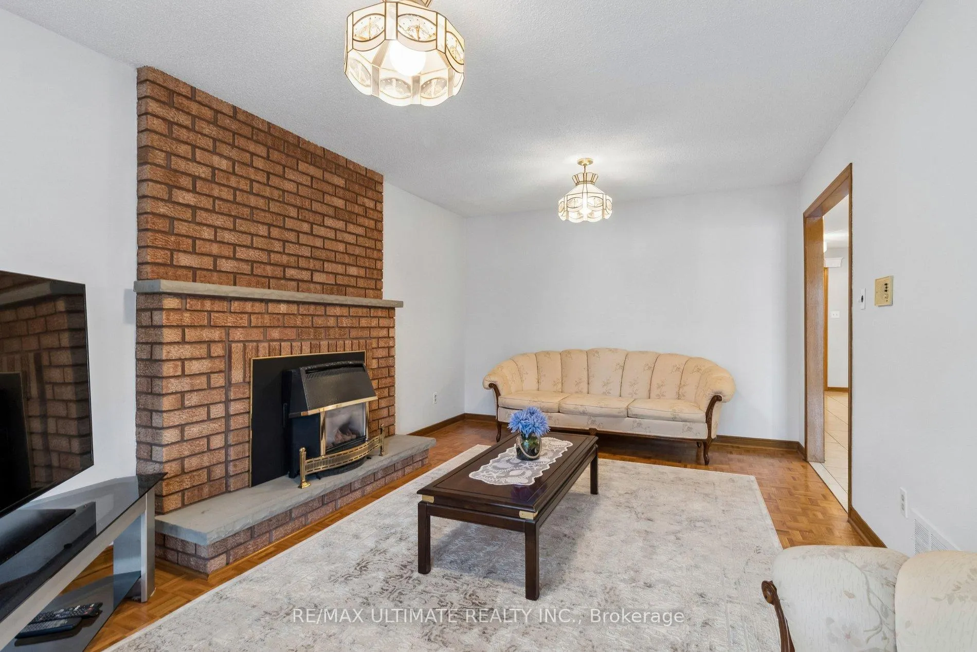 Photo 12 of 149 Castlehill Road, Vaughan, Maple — HOMEH