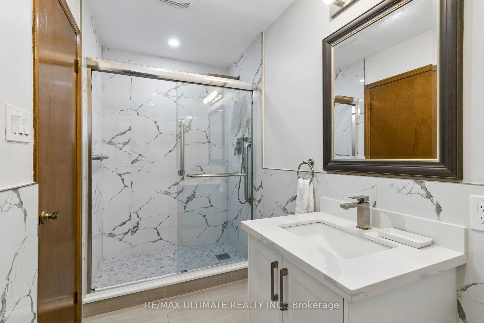 Photo 13 of 149 Castlehill Road, Vaughan, Maple — HOMEH
