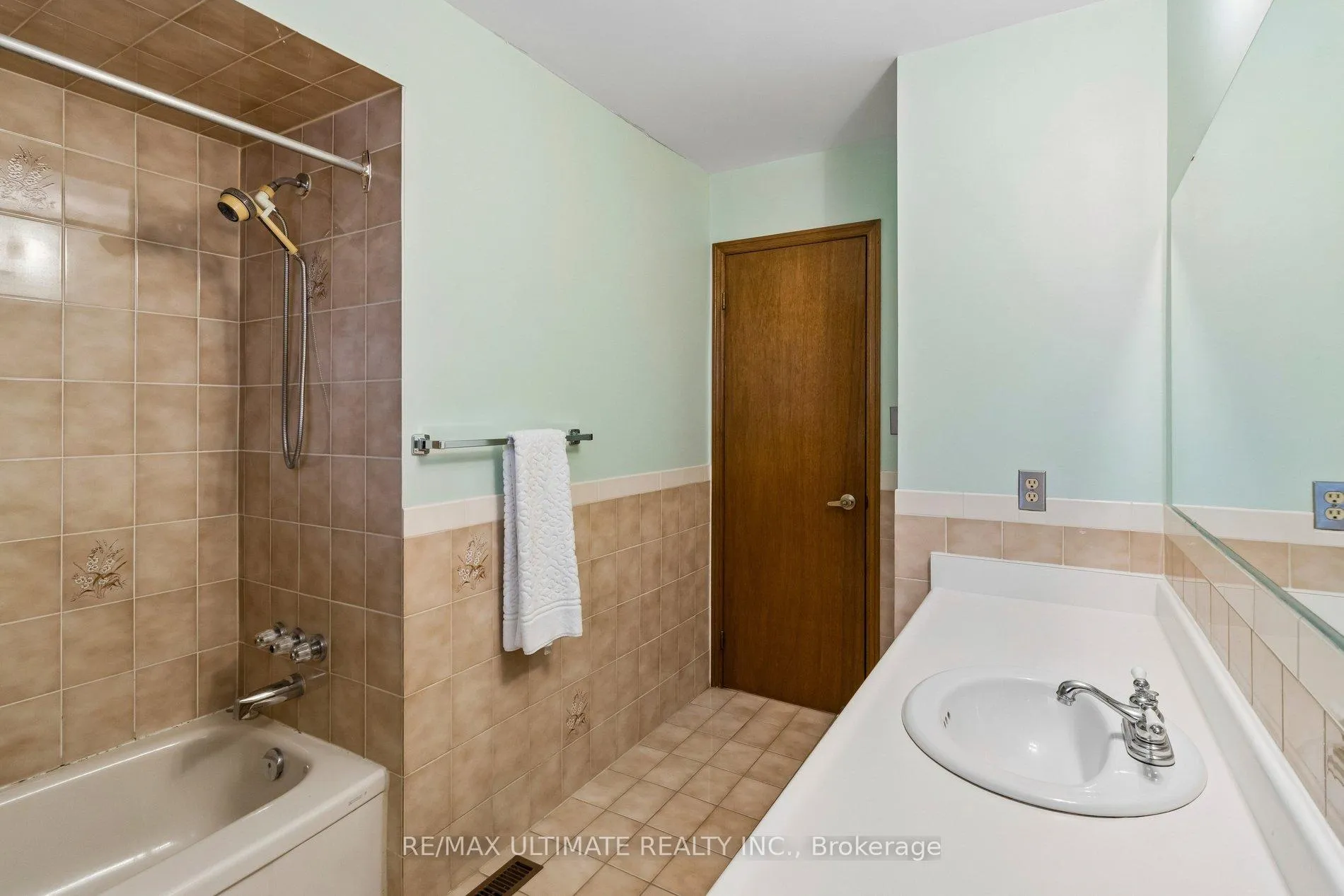 Photo 29 of 149 Castlehill Road, Vaughan, Maple — HOMEH