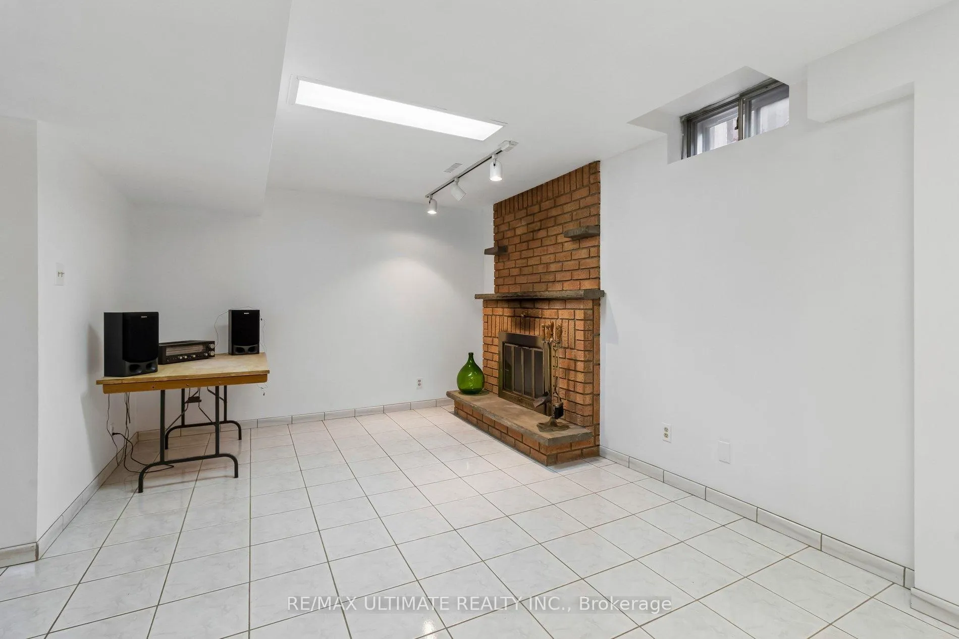 Photo 33 of 149 Castlehill Road, Vaughan, Maple — HOMEH