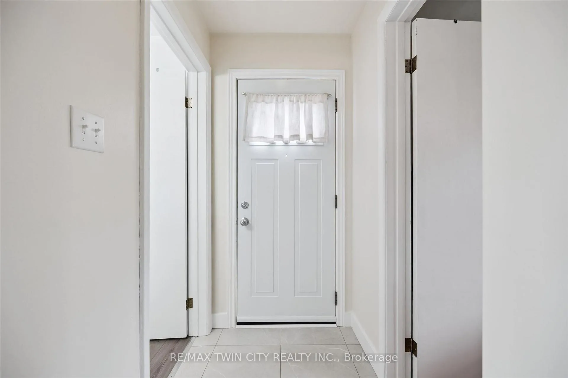 Photo 23 of 18 Close Avenue, Cambridge — HOMEH