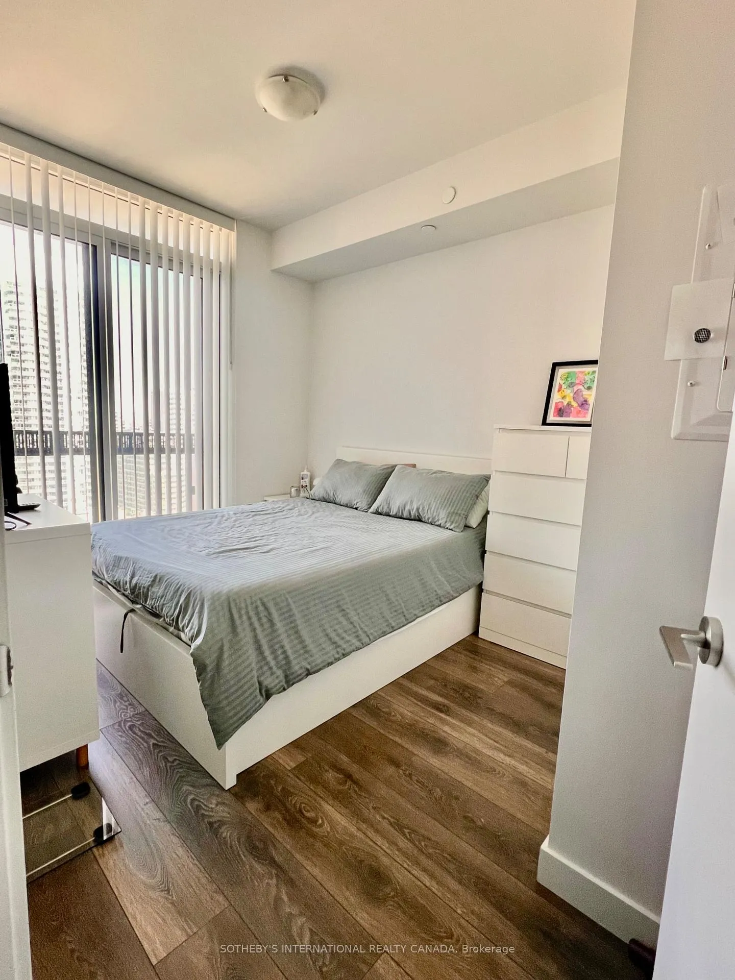 Photo 8 of Unit 1710, 8 Eglinton Avenue E, Toronto, Mount Pleasant West — HOMEH