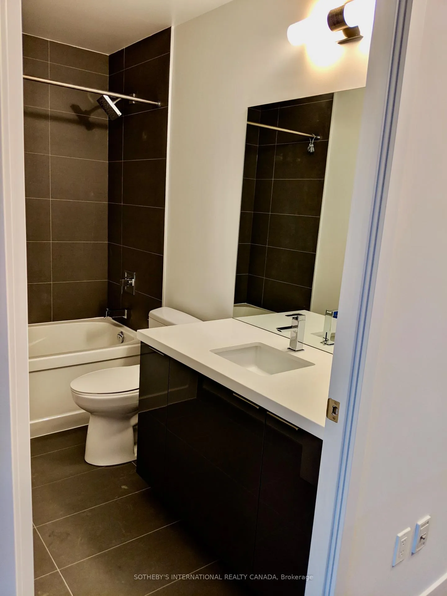 Photo 10 of Unit 1710, 8 Eglinton Avenue E, Toronto, Mount Pleasant West — HOMEH