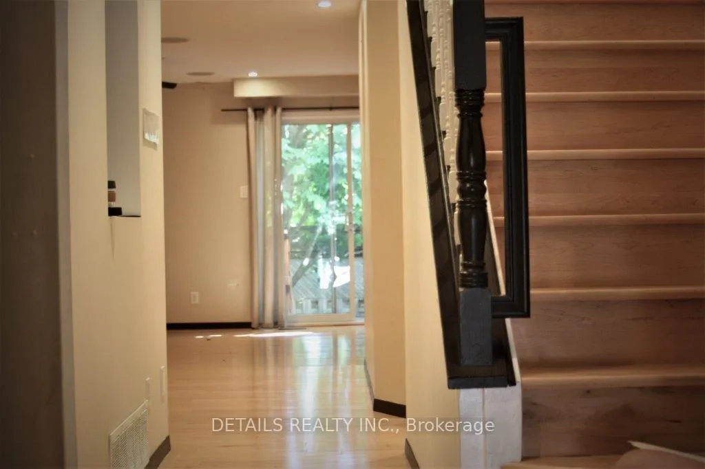 Photo 2 of 719 Melbourne Avenue, Ottawa, Laurentianview — HOMEH