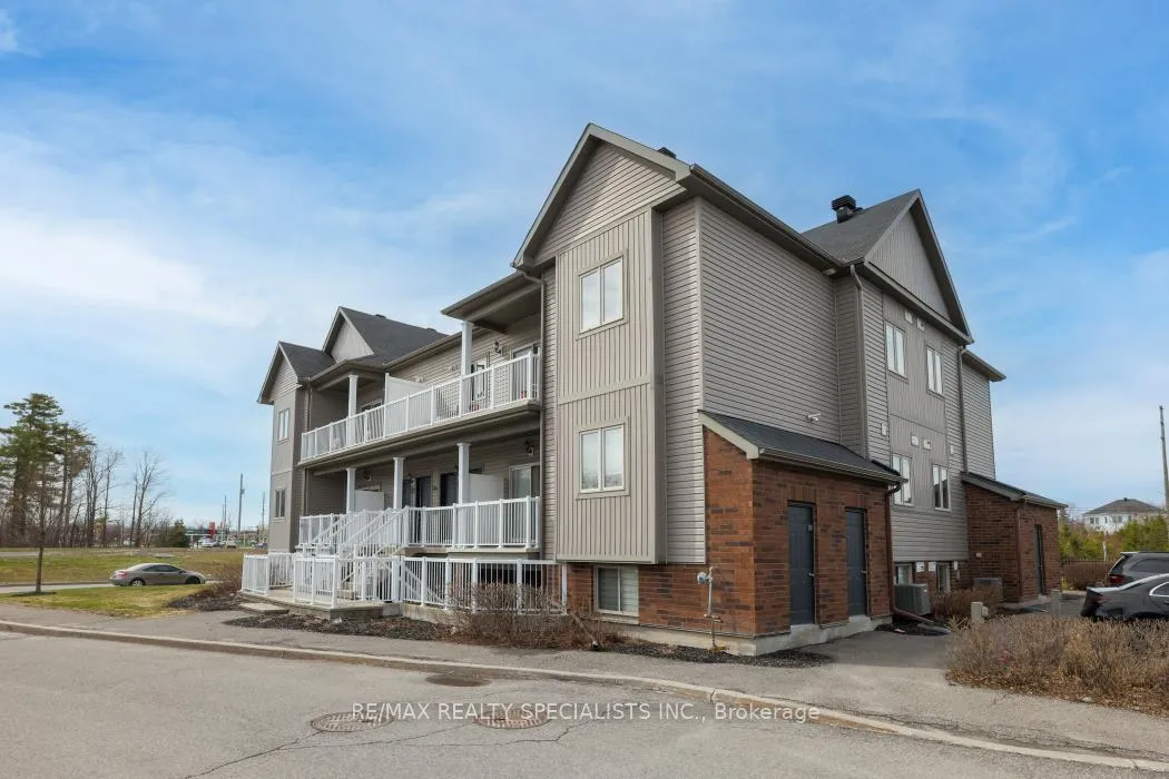 Photo 4 of 26 Sternes, Ottawa, Springridge/East Village — HOMEH