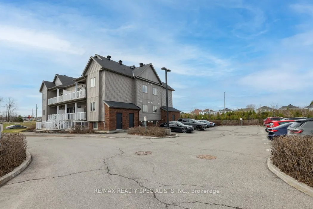 Photo 5 of 26 Sternes, Ottawa, Springridge/East Village — HOMEH
