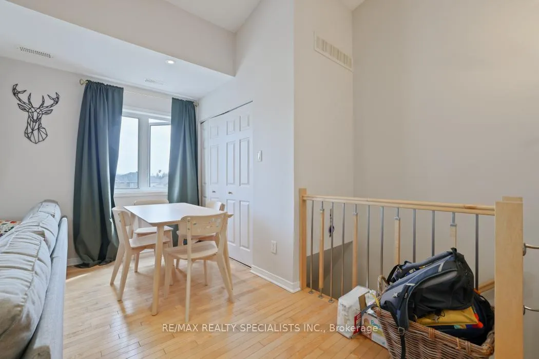 Photo 9 of 26 Sternes, Ottawa, Springridge/East Village — HOMEH