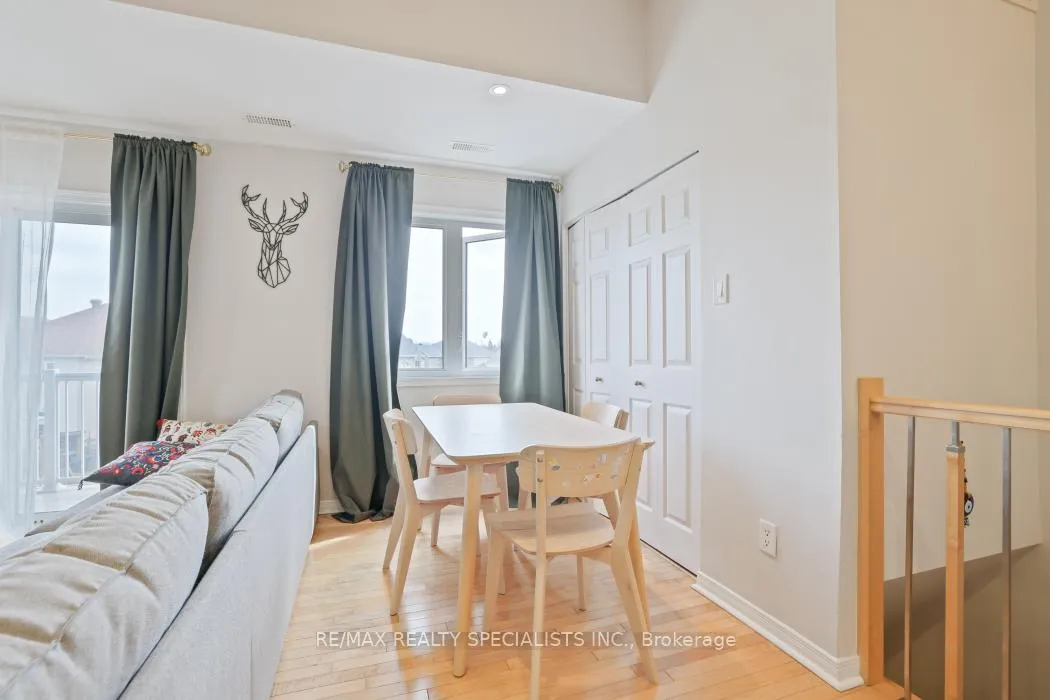 Photo 10 of 26 Sternes, Ottawa, Springridge/East Village — HOMEH