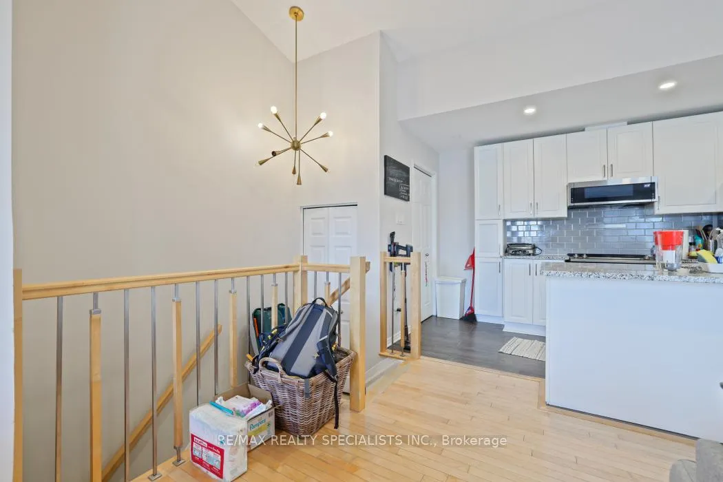 Photo 11 of 26 Sternes, Ottawa, Springridge/East Village — HOMEH