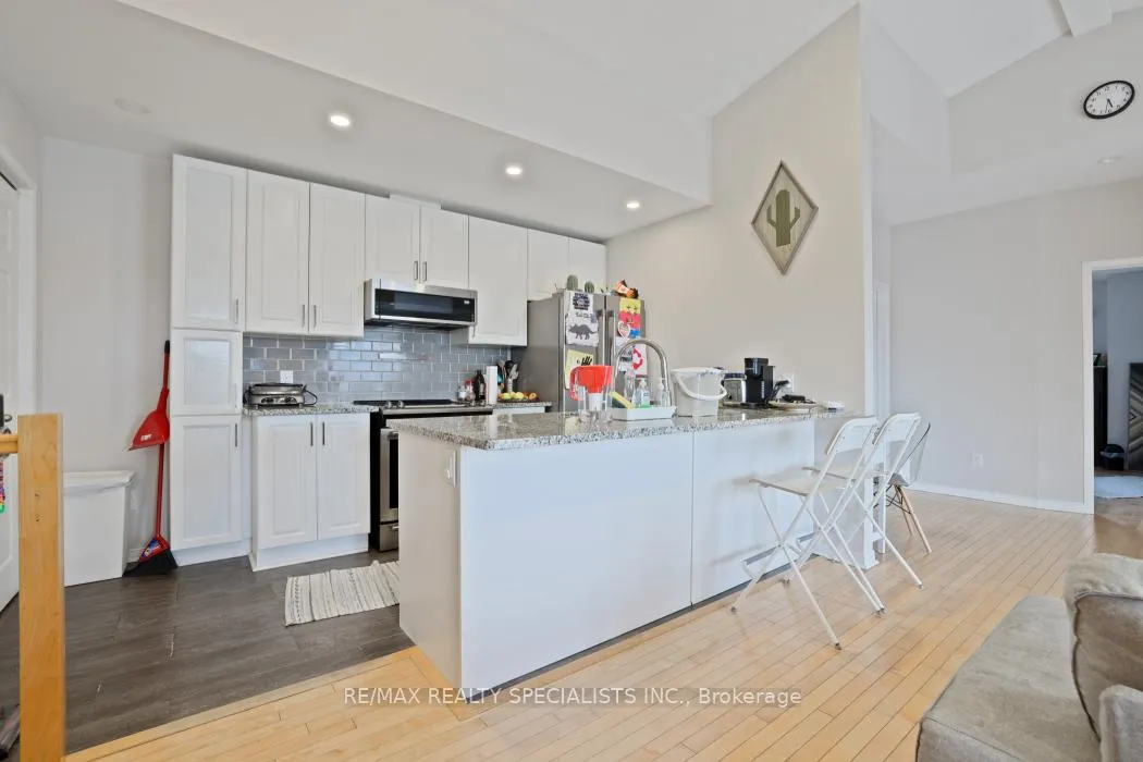 Photo 12 of 26 Sternes, Ottawa, Springridge/East Village — HOMEH