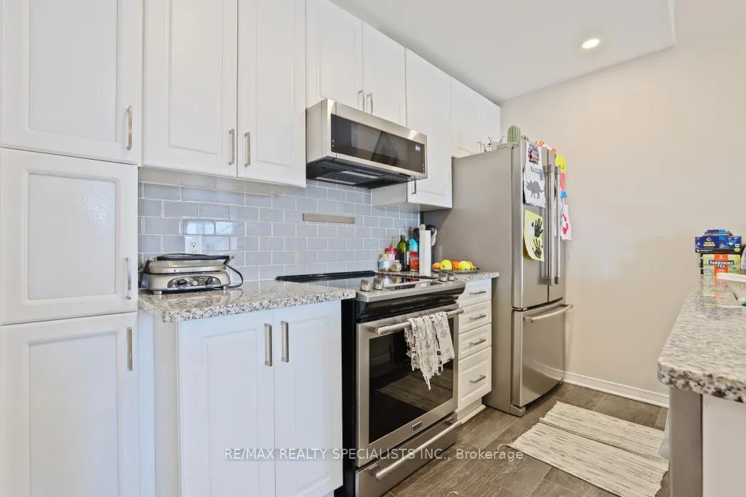 Photo 13 of 26 Sternes, Ottawa, Springridge/East Village — HOMEH