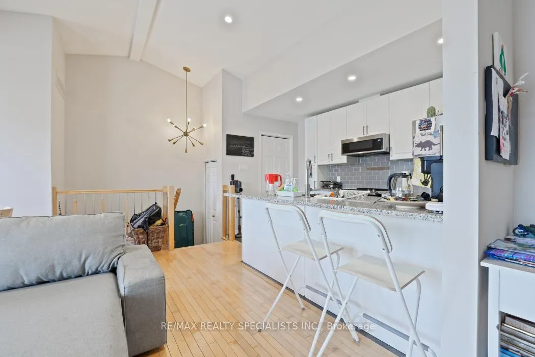 Photo 14 of 26 Sternes, Ottawa, Springridge/East Village — HOMEH