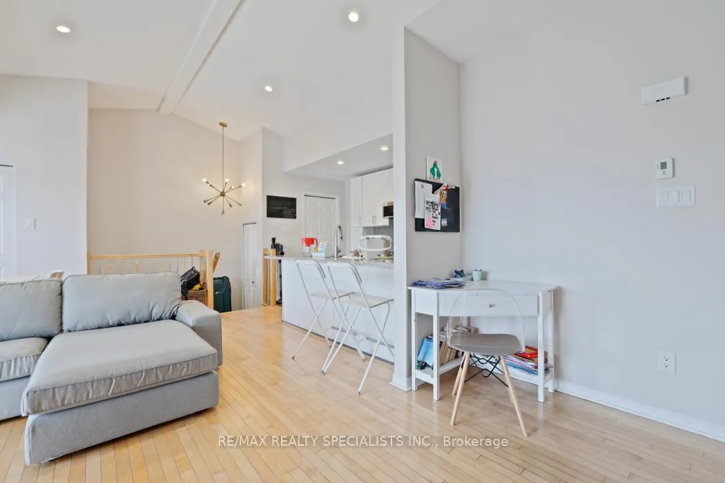 Photo 15 of 26 Sternes, Ottawa, Springridge/East Village — HOMEH