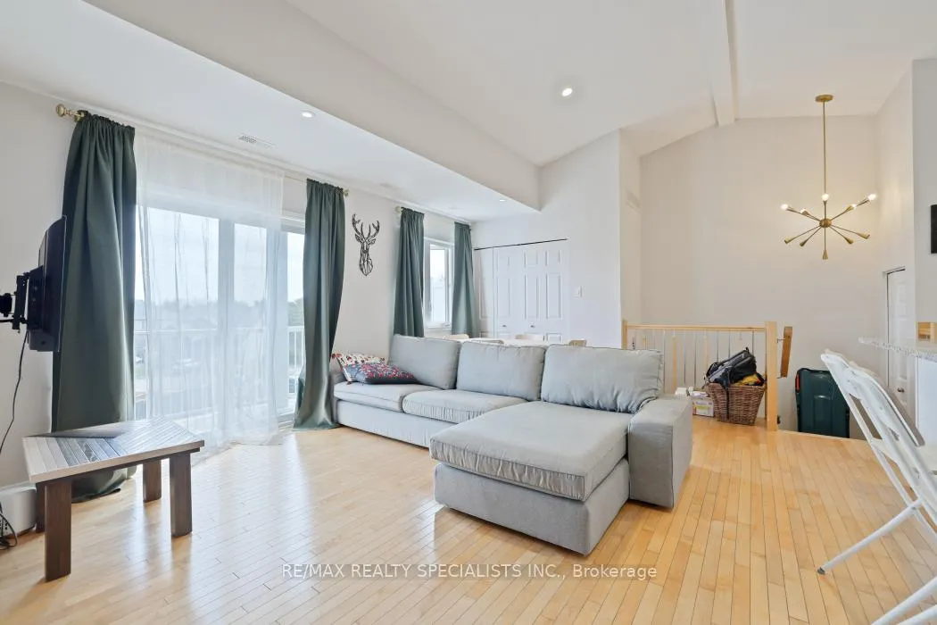 Photo 16 of 26 Sternes, Ottawa, Springridge/East Village — HOMEH