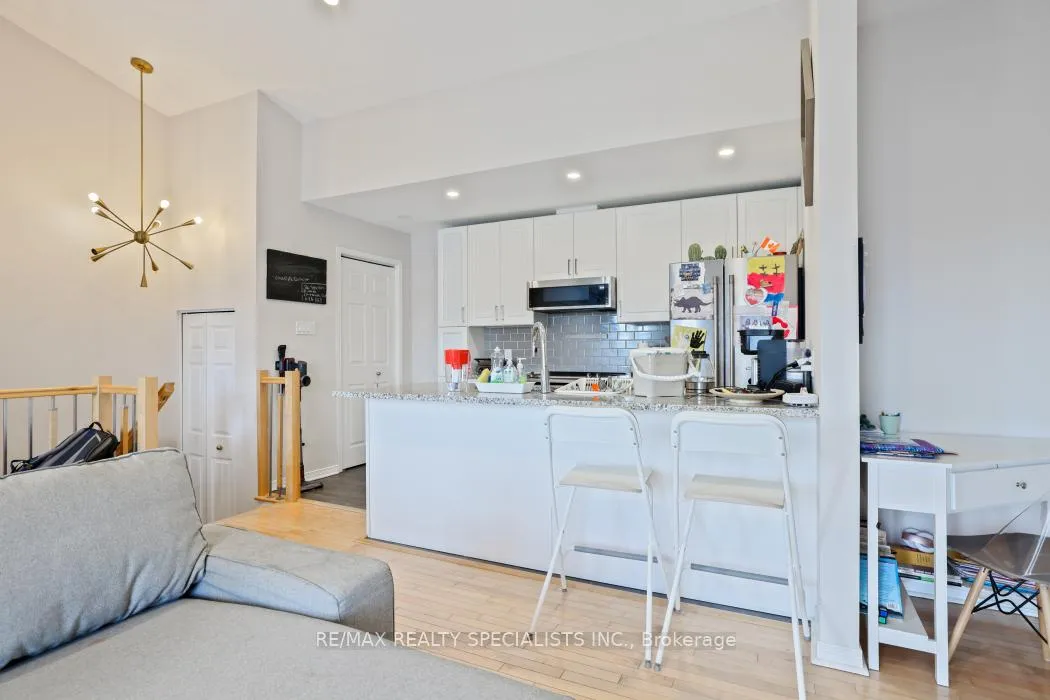 Photo 18 of 26 Sternes, Ottawa, Springridge/East Village — HOMEH