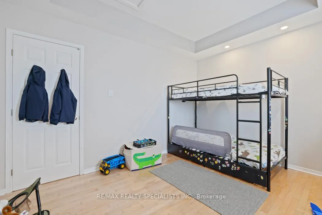 Photo 21 of 26 Sternes, Ottawa, Springridge/East Village — HOMEH