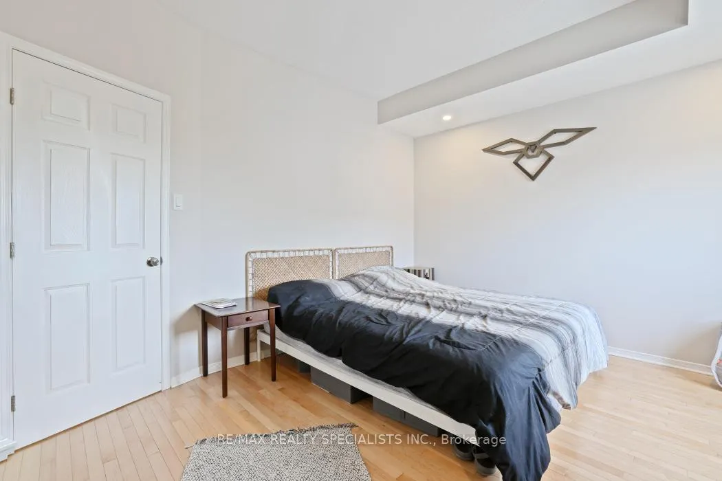 Photo 25 of 26 Sternes, Ottawa, Springridge/East Village — HOMEH