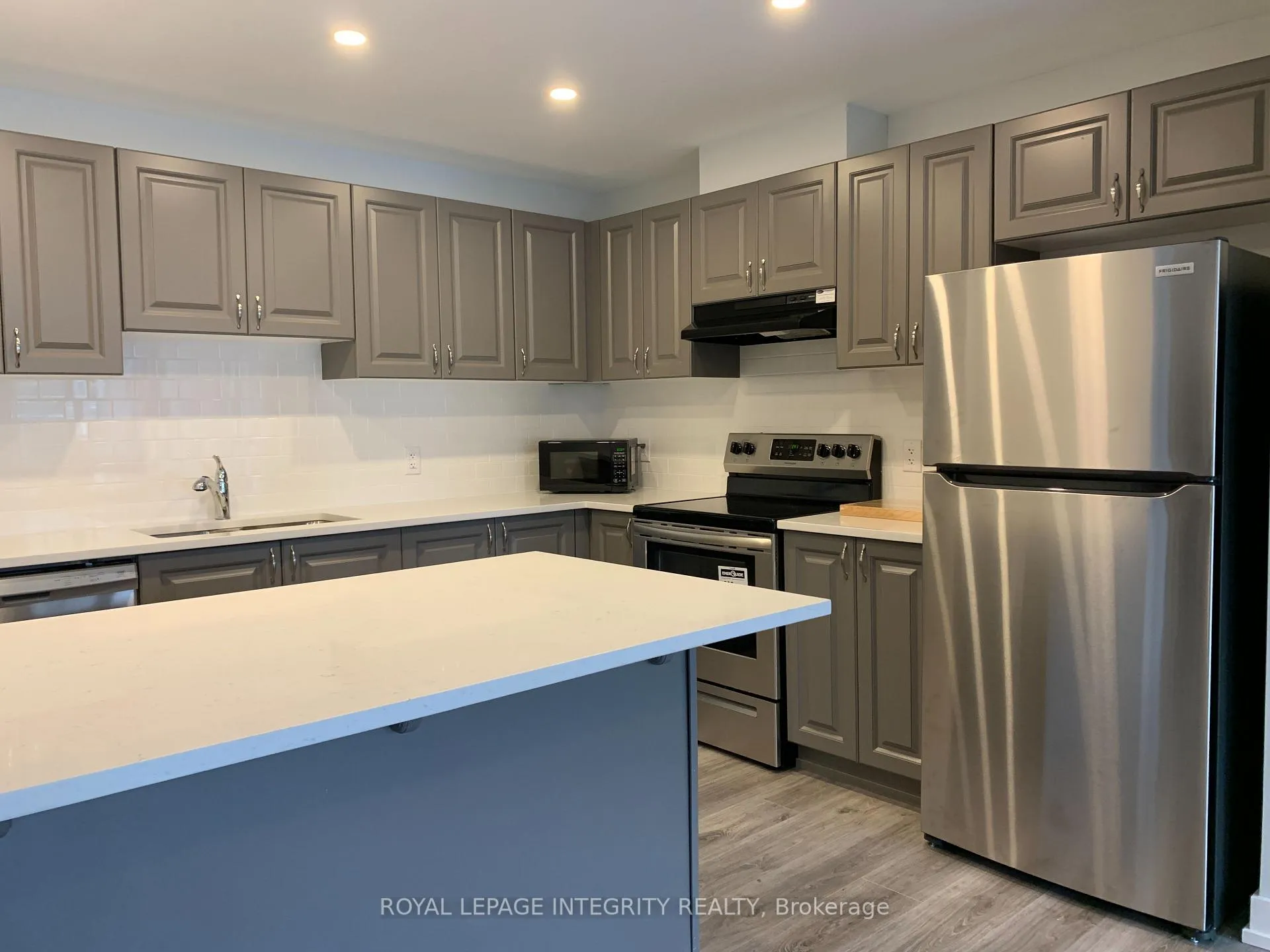 Photo 3 of 296 Anyolite Private, Ottawa, Barrhaven - Heritage Park — HOMEH