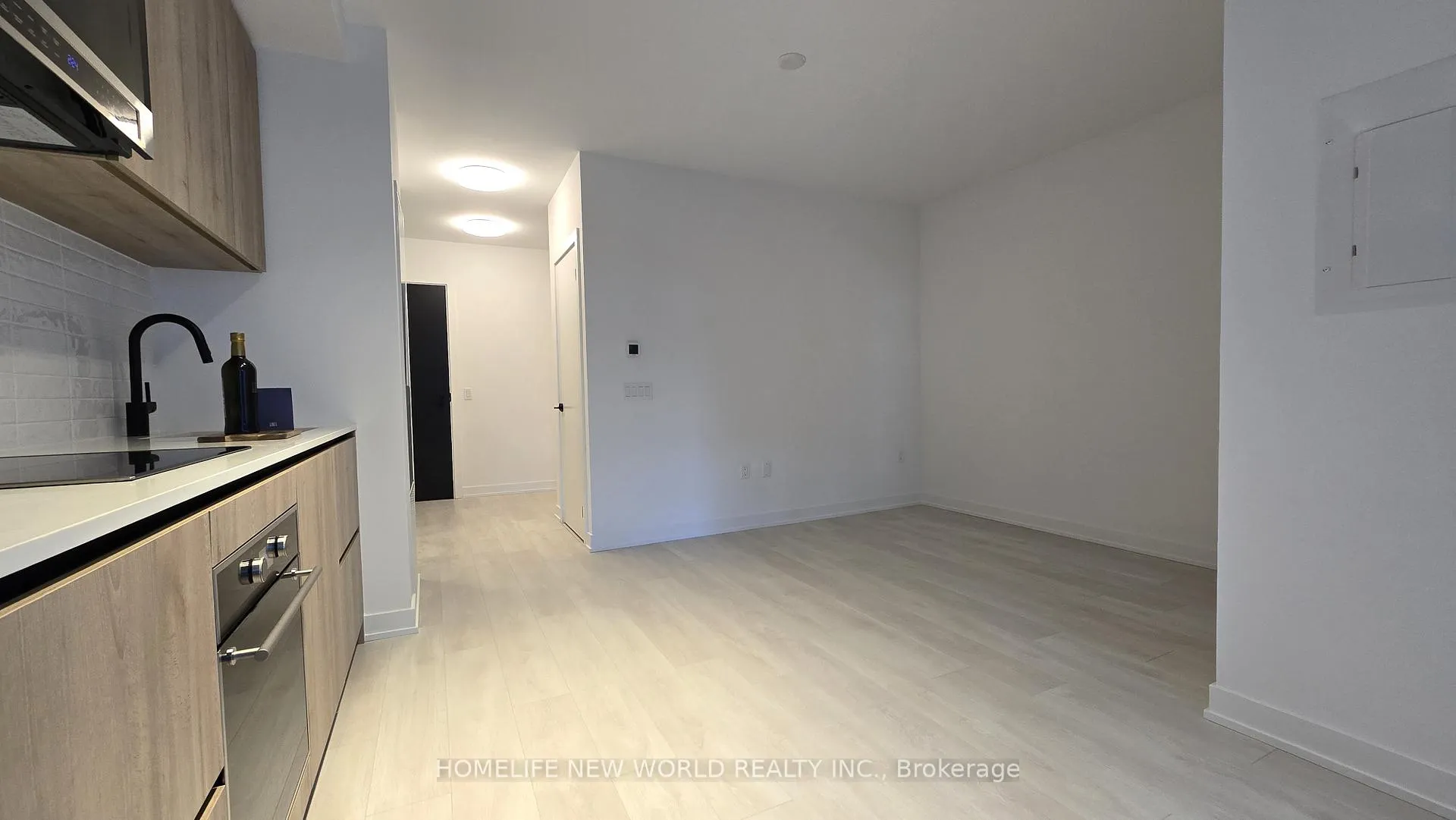 Photo 3 of Unit 609, 127 Broadway Avenue, Toronto, Mount Pleasant West — HOMEH