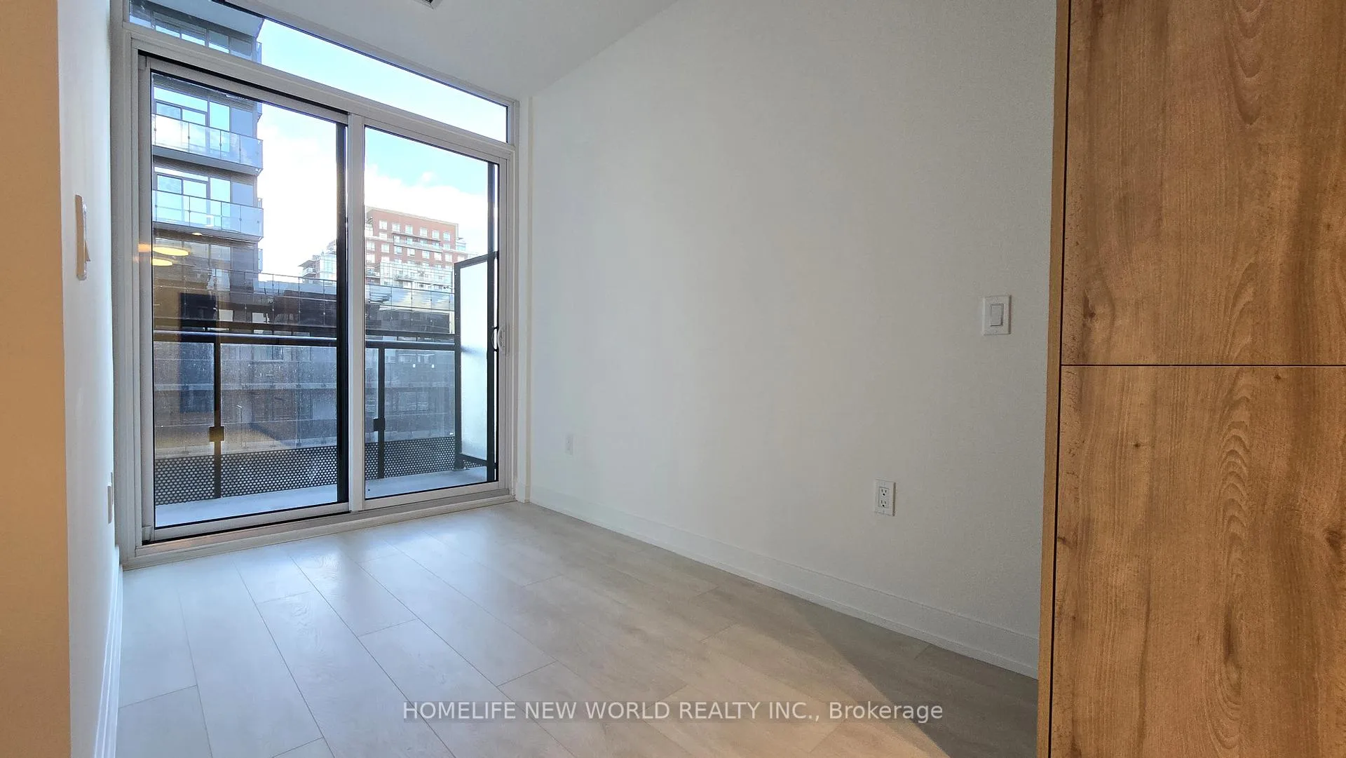 Photo 7 of Unit 609, 127 Broadway Avenue, Toronto, Mount Pleasant West — HOMEH