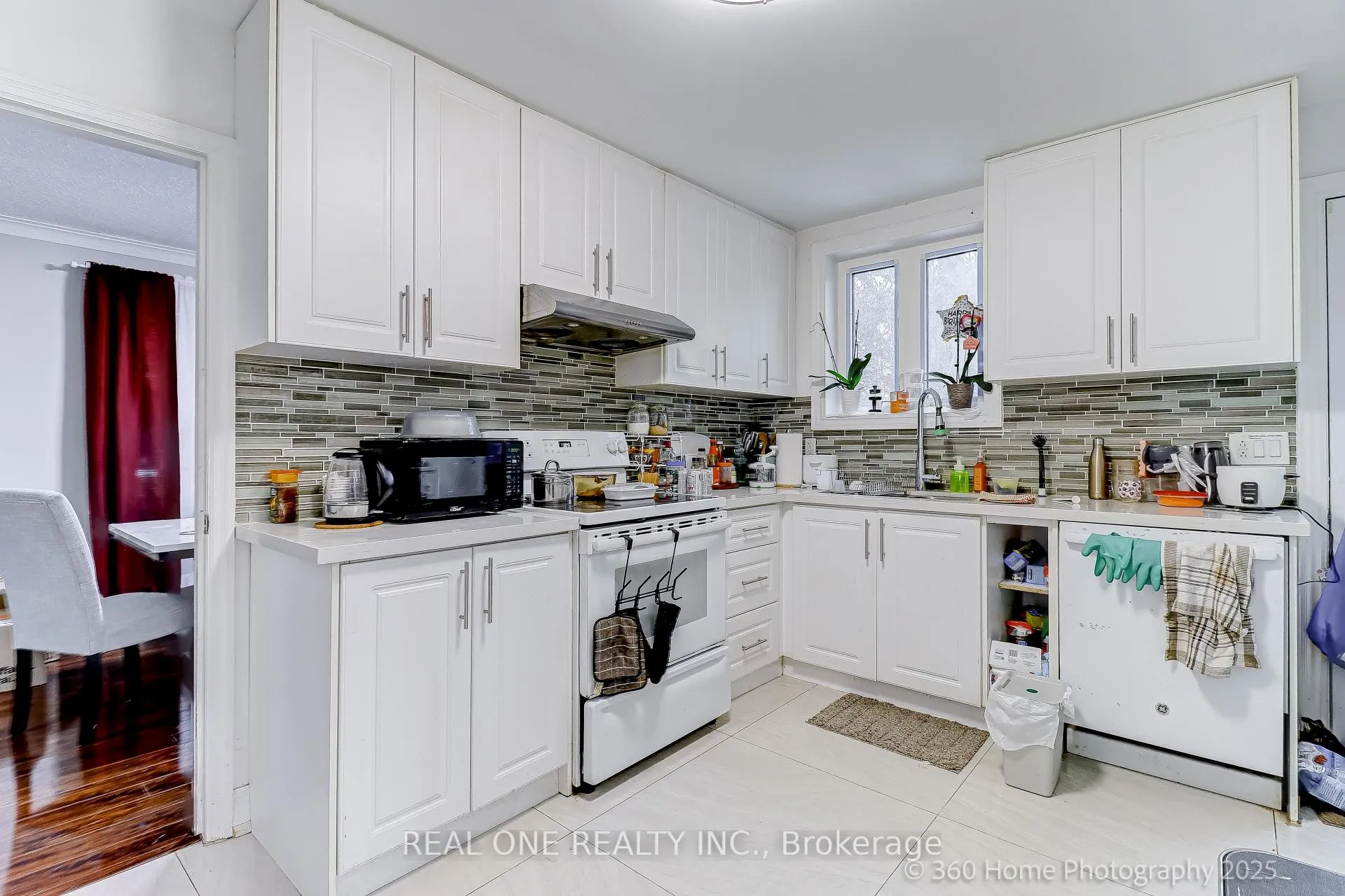 Photo 11 of 212 Cummer Avenue, North York, Newtonbrook East — HOMEH