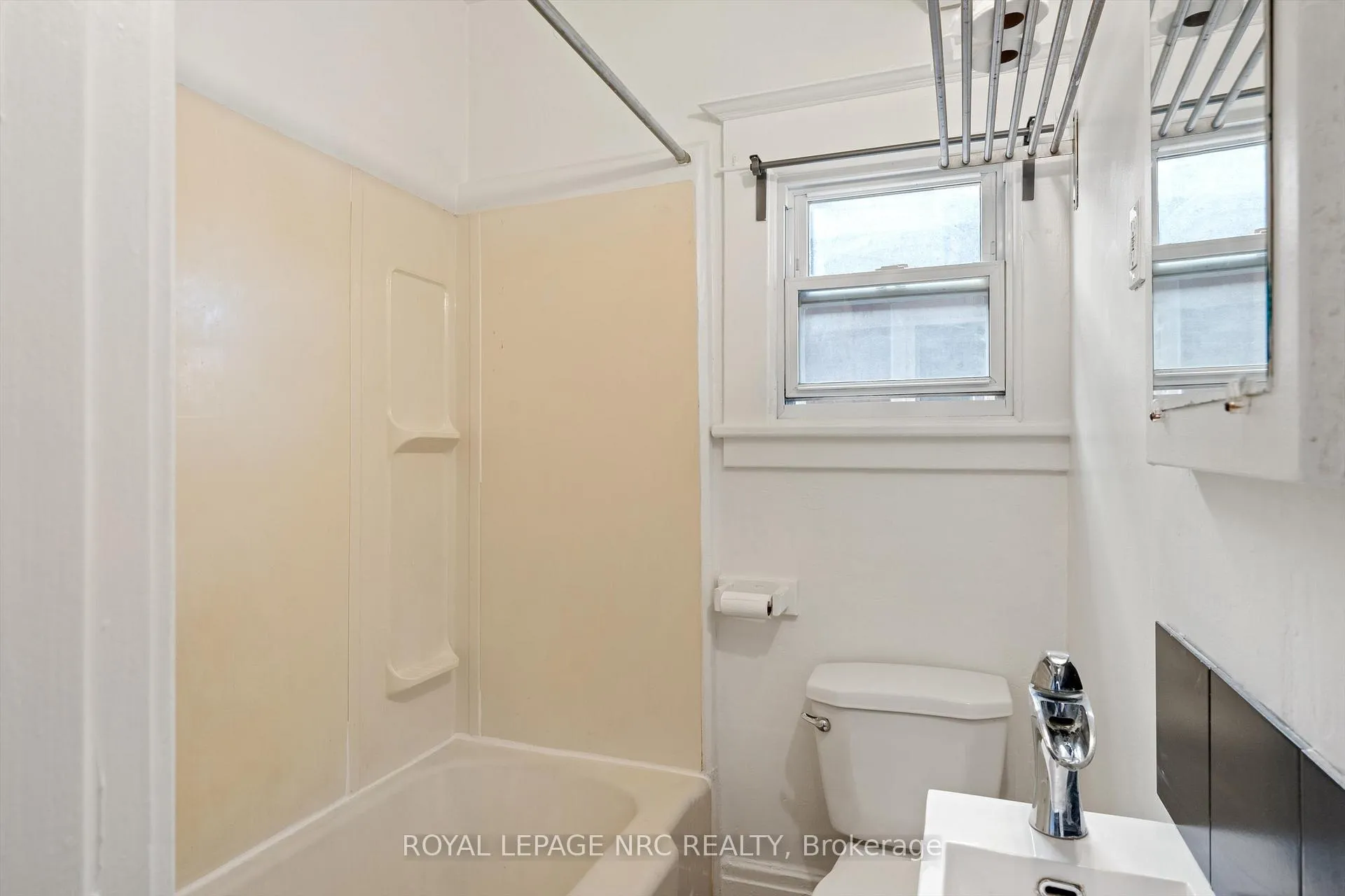 Photo 10 of 41 Louisa Street, St. Catharines, Downtown — HOMEH