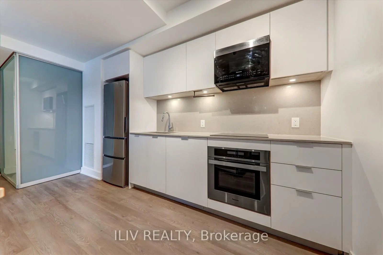 Photo 5 of Unit 1125, 8 Cedarland Drive, Markham, Unionville — HOMEH