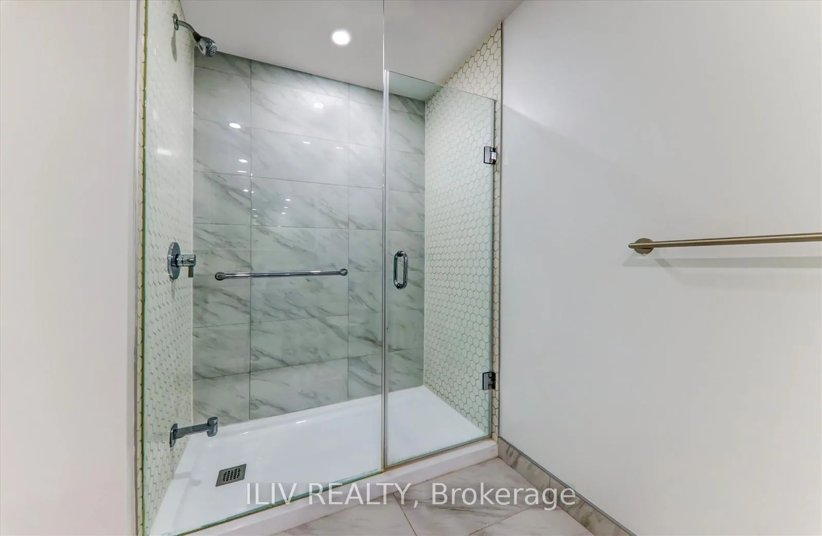 Photo 7 of Unit 1125, 8 Cedarland Drive, Markham, Unionville — HOMEH