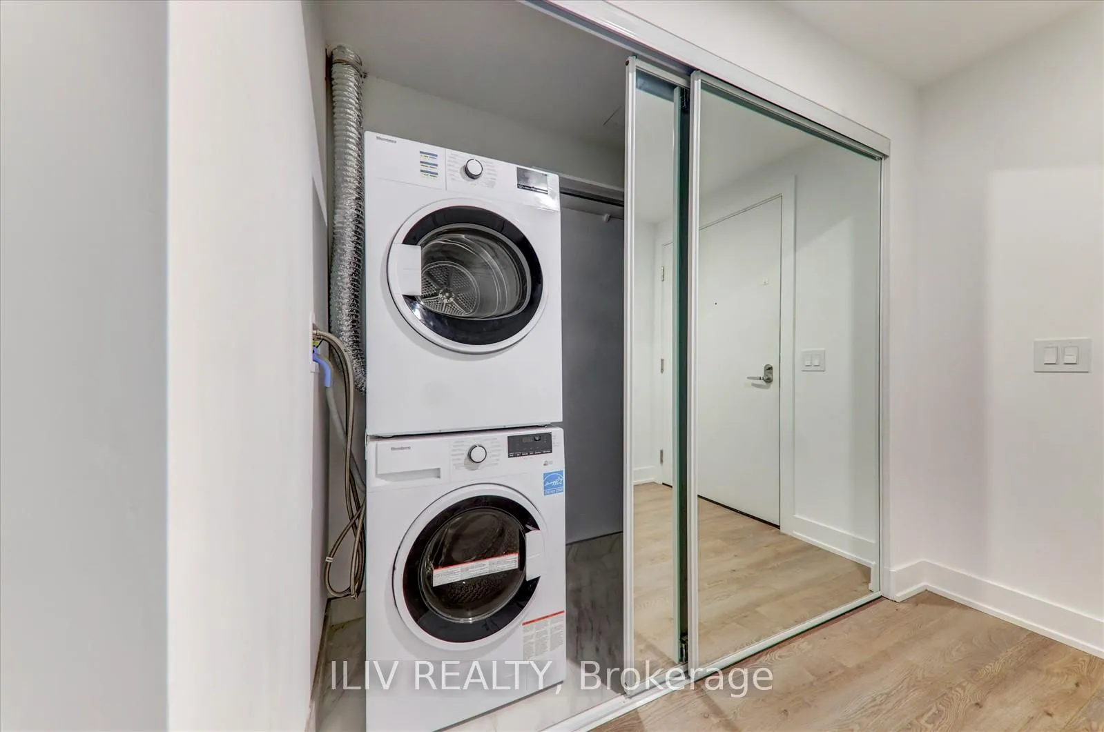 Photo 9 of Unit 1125, 8 Cedarland Drive, Markham, Unionville — HOMEH